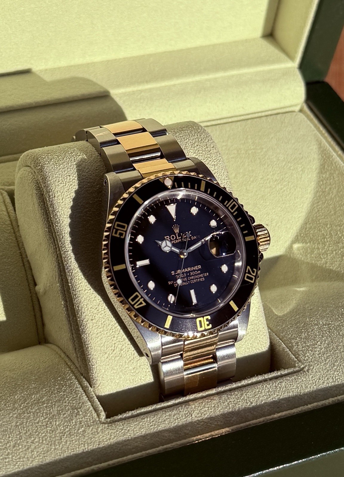 1990 Rolex Submariner Date 40mm 16613 LN Black 18K Two-Tone Yellow Gold Oyster