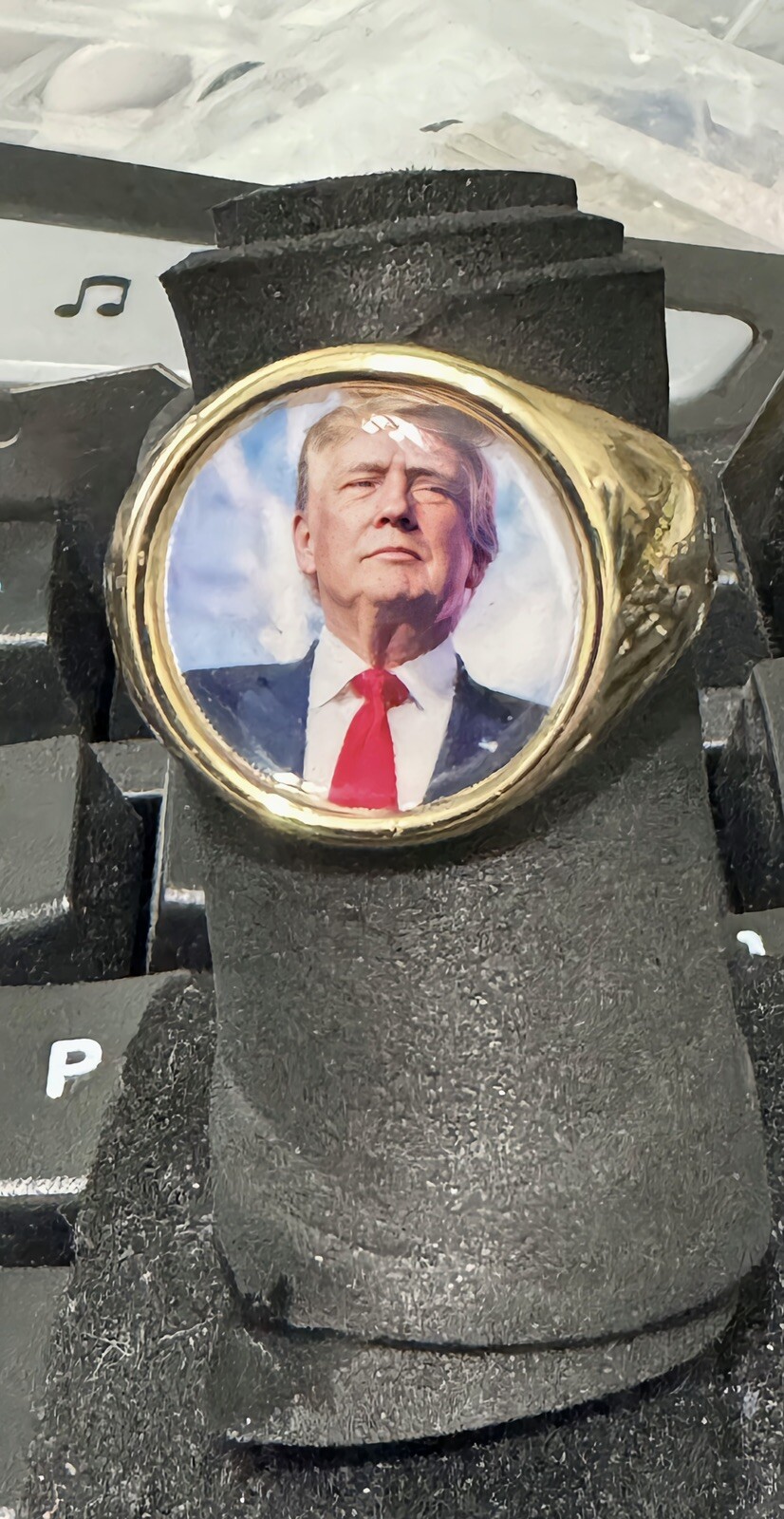 PRESIDENT DONALD TRUMP – COMMEMORATIVE CUSTOM RING – ADJUSTABLE **SIGNED**