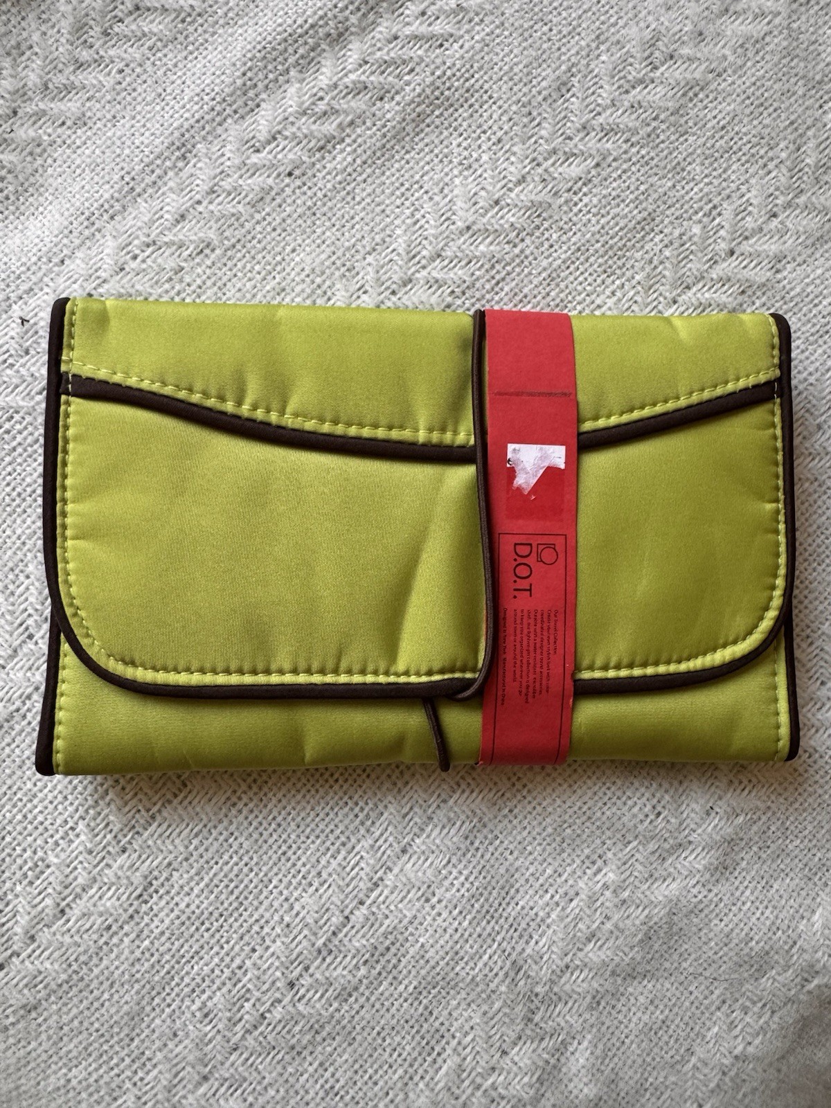 Designs On Travel Jewelry Roll Up Case NWT Apple Green