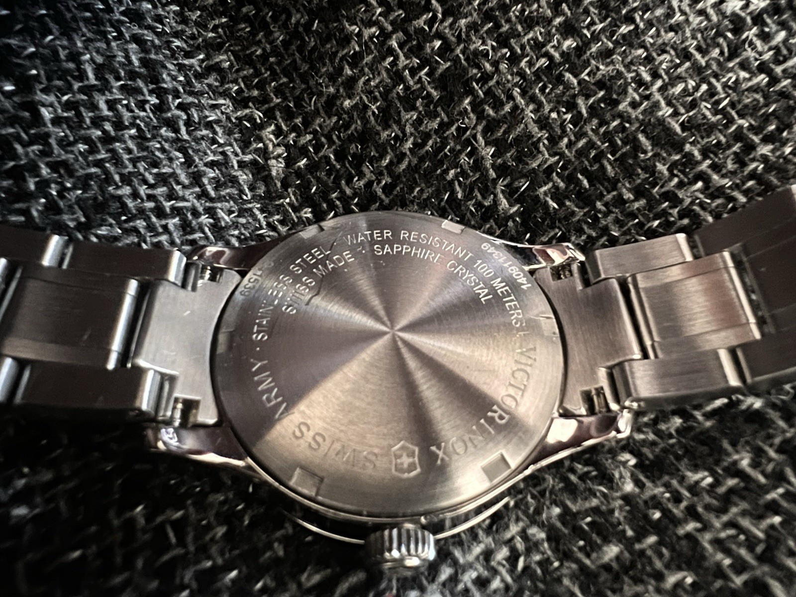 Victorinox Swiss Army Swiss Made Sapphire Crystal 100m White Dial Date 34mm