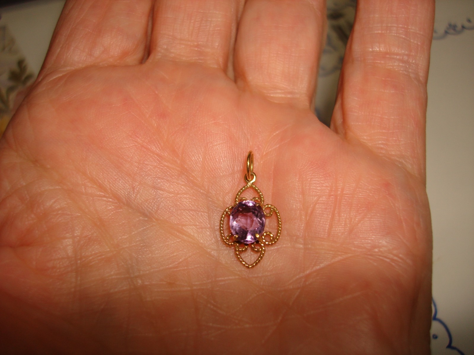 Vintage Beautiful Stamp 585 / 14k Yellow Gold Amethyst Delicate Pendant Necklace