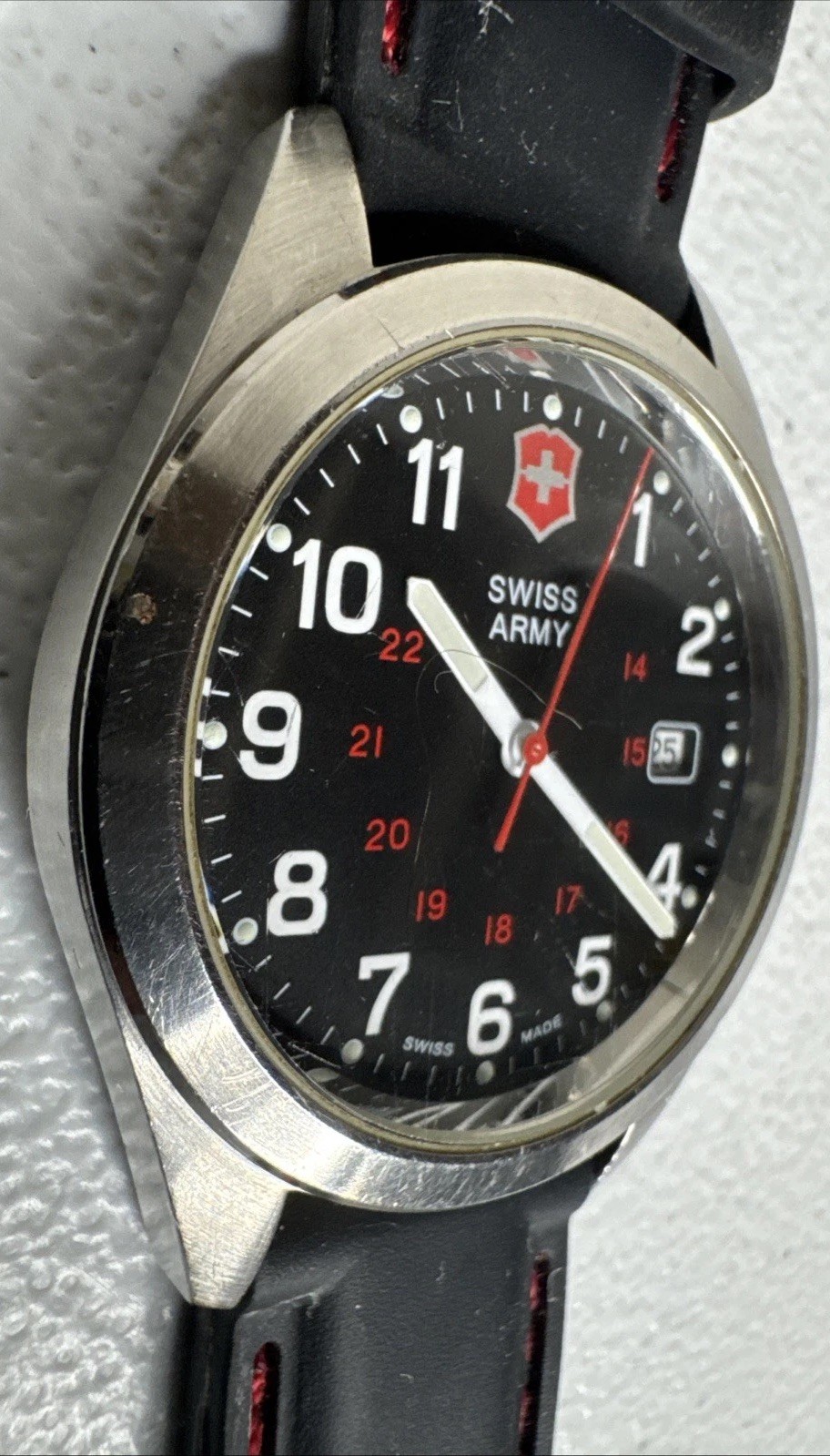 Men’s VICTORINOX Swiss Army Stainless Rubber Band Strap Watch GLOW Dark 241083