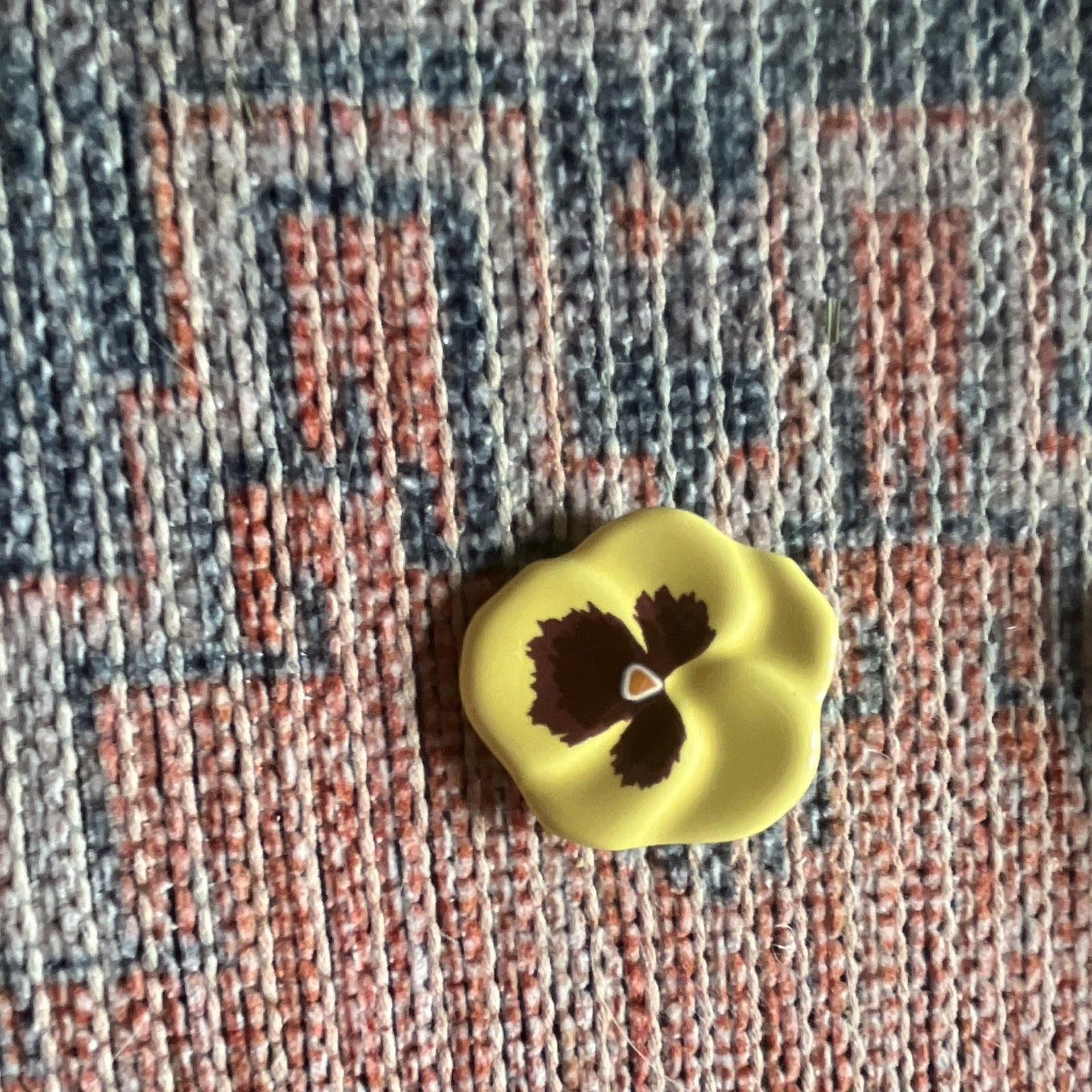 Avon Pansy Flower Pin Brooch Yellow Brown ceramic Floral Jewelry