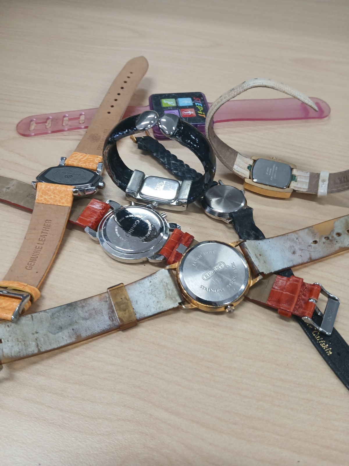 Geneva Unisex Adults Wristwatch Mixed Lot Assorted Styles & Bands Wristwatches