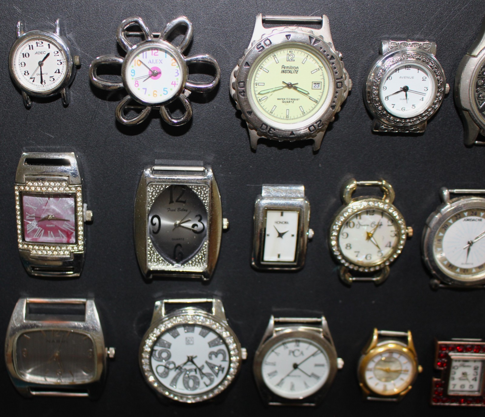 LOT OF 33 VINTAGE MALE AND FEMALE WATCHES