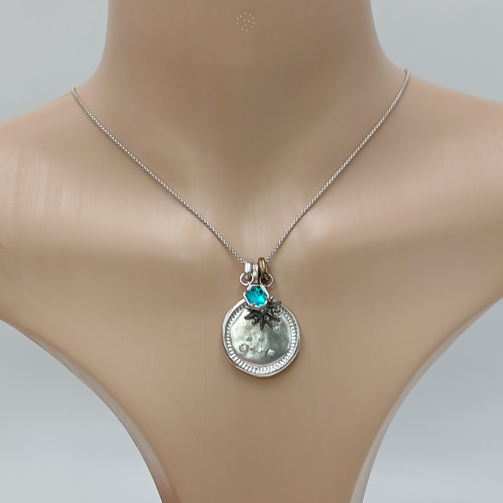 Kendra Scott Capricorn Necklace 28in Slide Silver Tone Zodiac Medallion Blue Gem