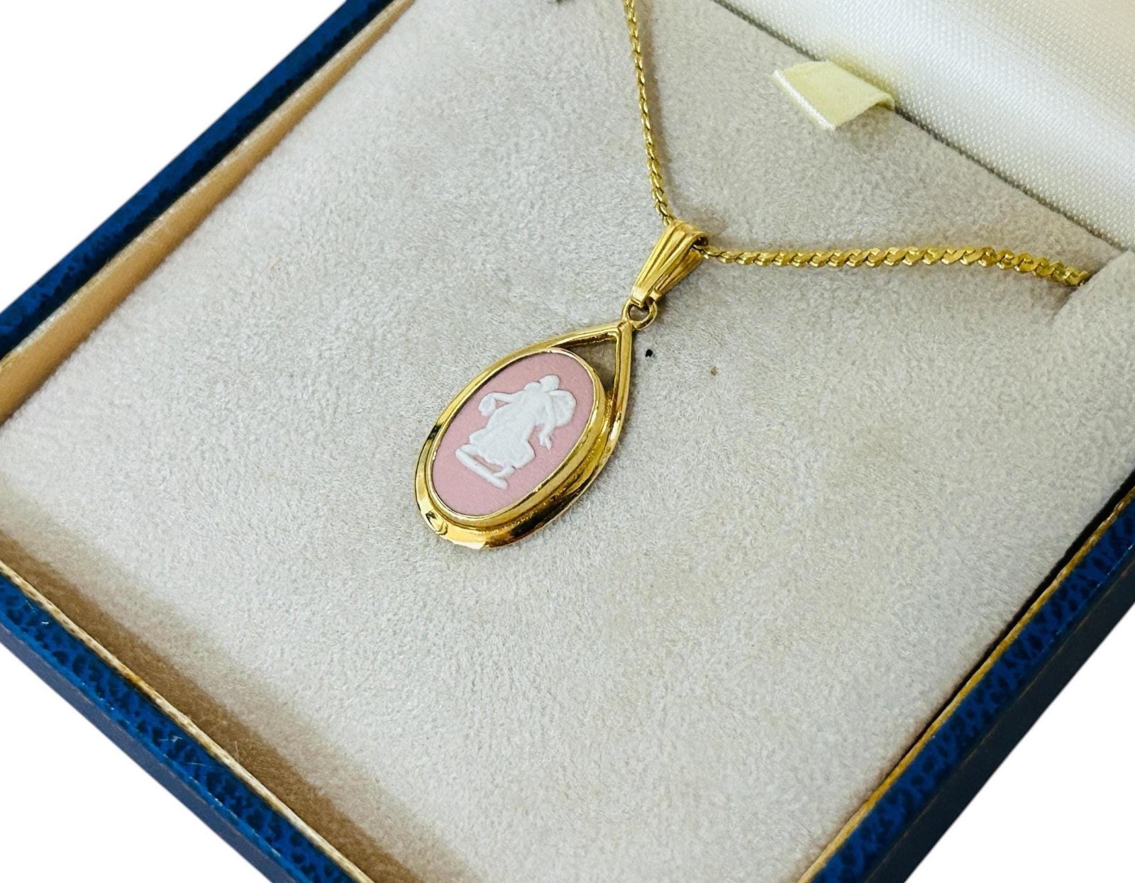Vintage Wedgwood Pink Jasperware Oval Cameo Pendant Necklace Floral Girls