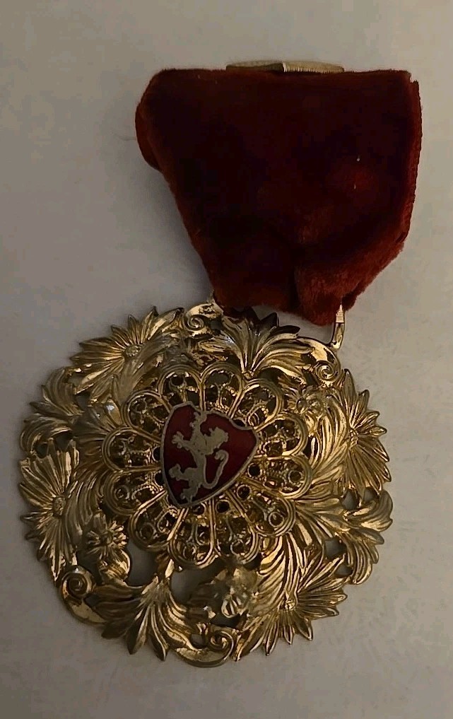 Vintage Coat Of Arms Brooch Heraldic Lion Gold Enamel Lion Pin Ribbon
