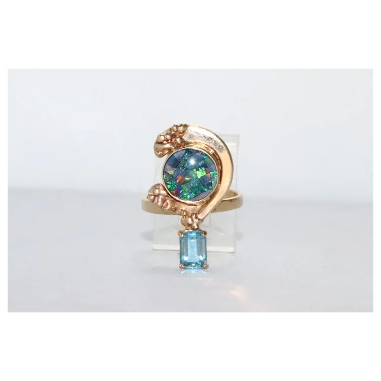 Vintage 14 KT Yellow Gold Opal and Blue Topaz Ring