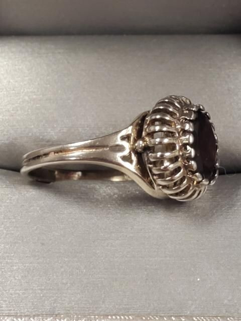 Sterling Silver Size 7.5 Ring With Unique Setting Red Stone 4.0 Gr.
