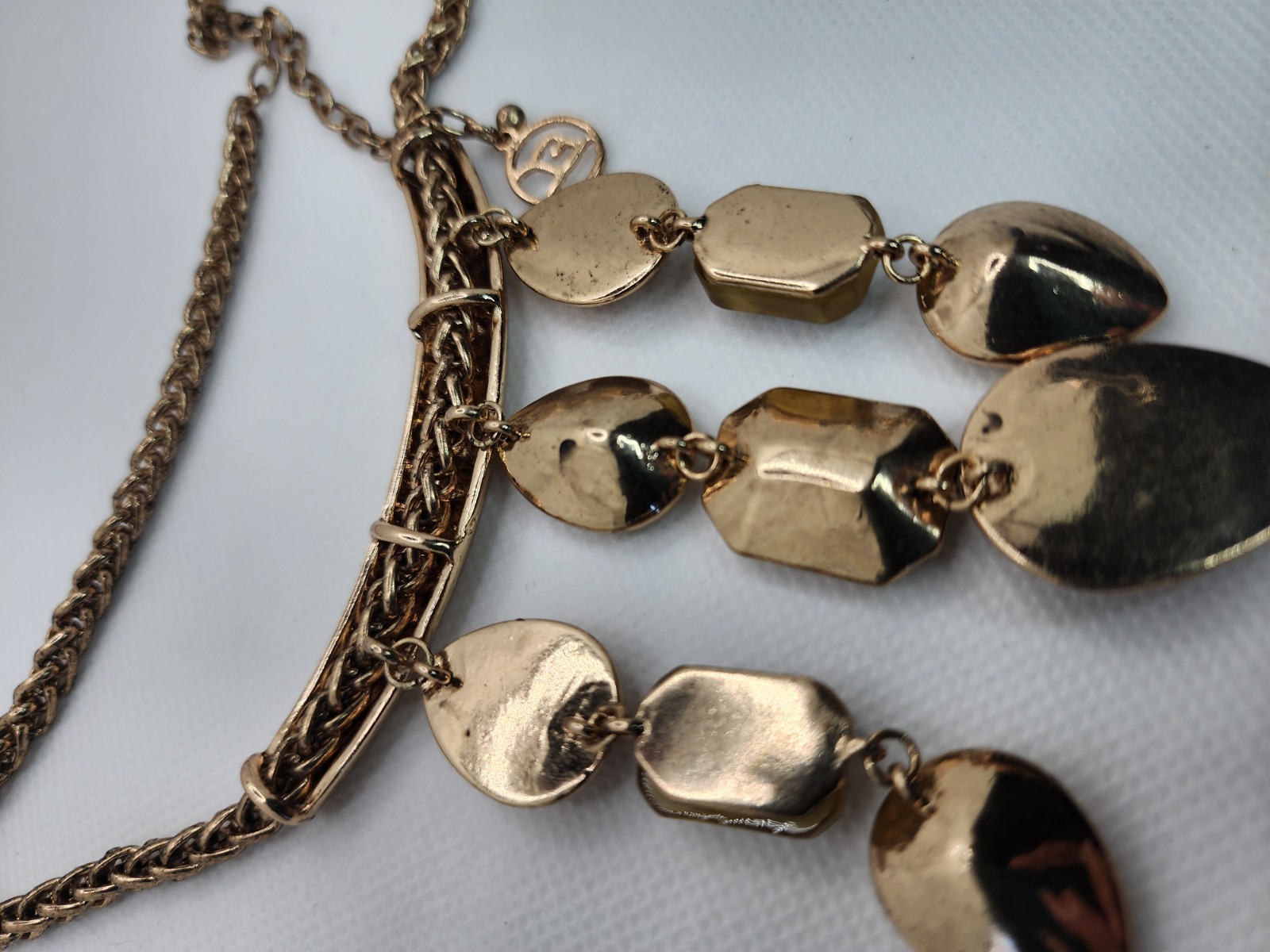 Erica Lyons Gold Rope Chain Statement Necklace Cream Champagne Resin Drop Bib