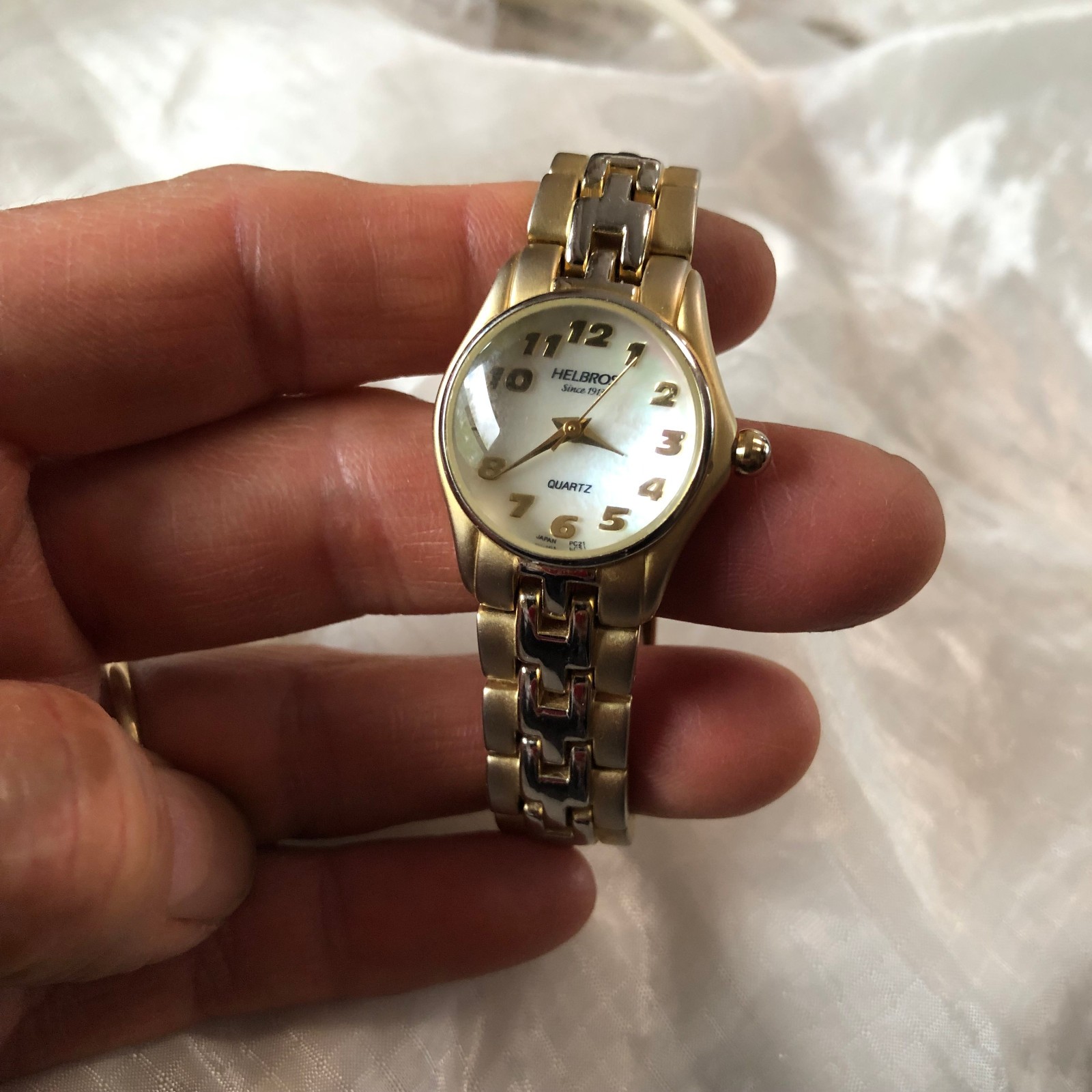 HELBROS Watch 8399YM MOP Dial dome crystal Quartz Analog Arabic Japan New Batt