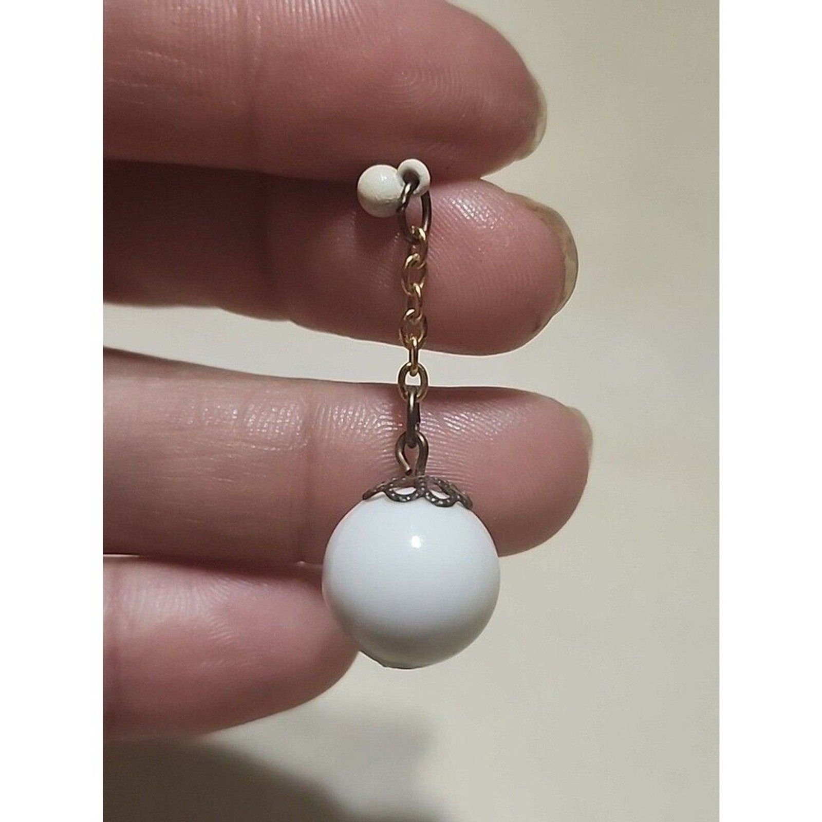 Vintage White Bead Dangle Stud Earrings Gold Tone Retro Jewelry