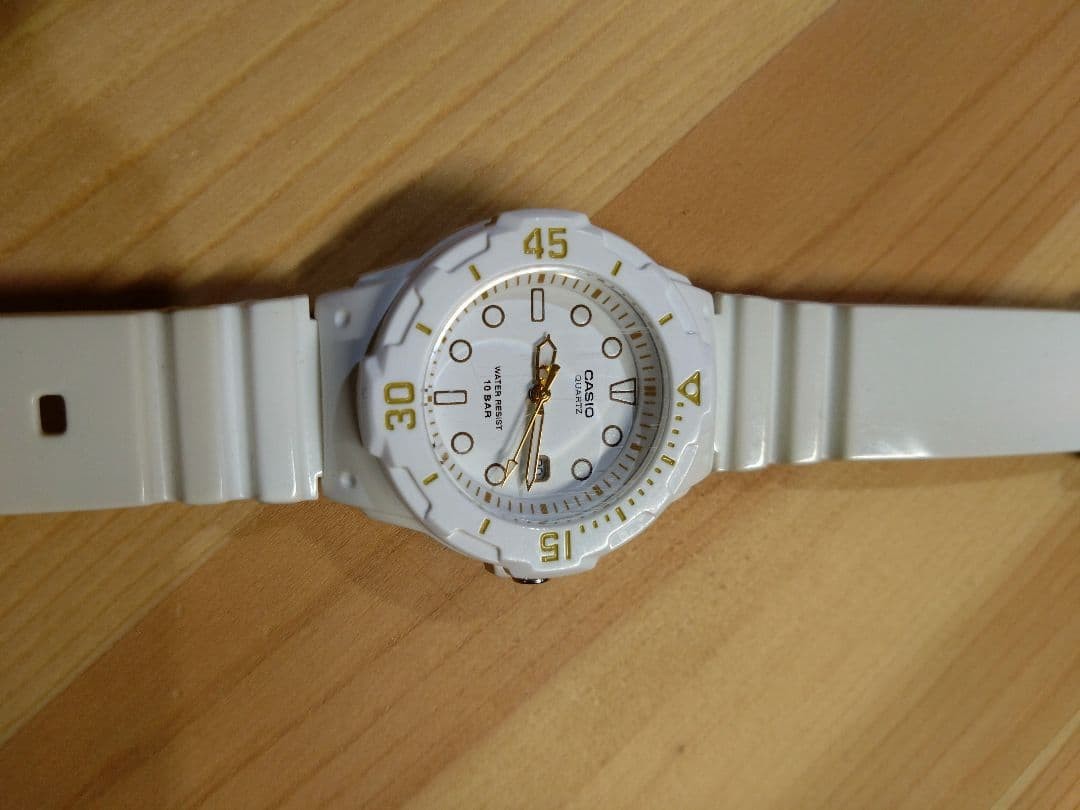 CASIO LRW-200H White Gold Watch with Date Display