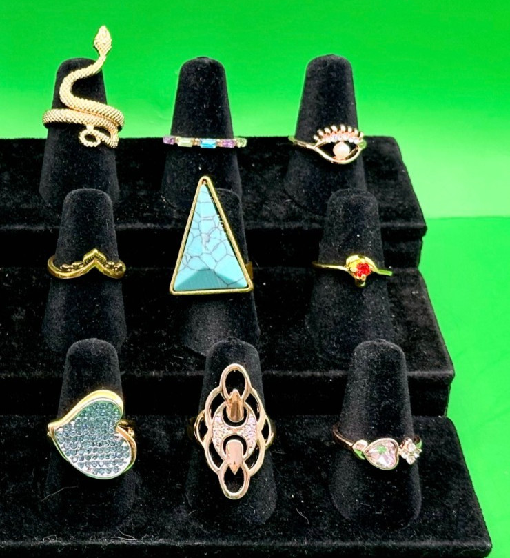 Lot 18 Gold & Silver Tone Rings Including 1 Premier Design Sizes 6 to 6.5 R-6