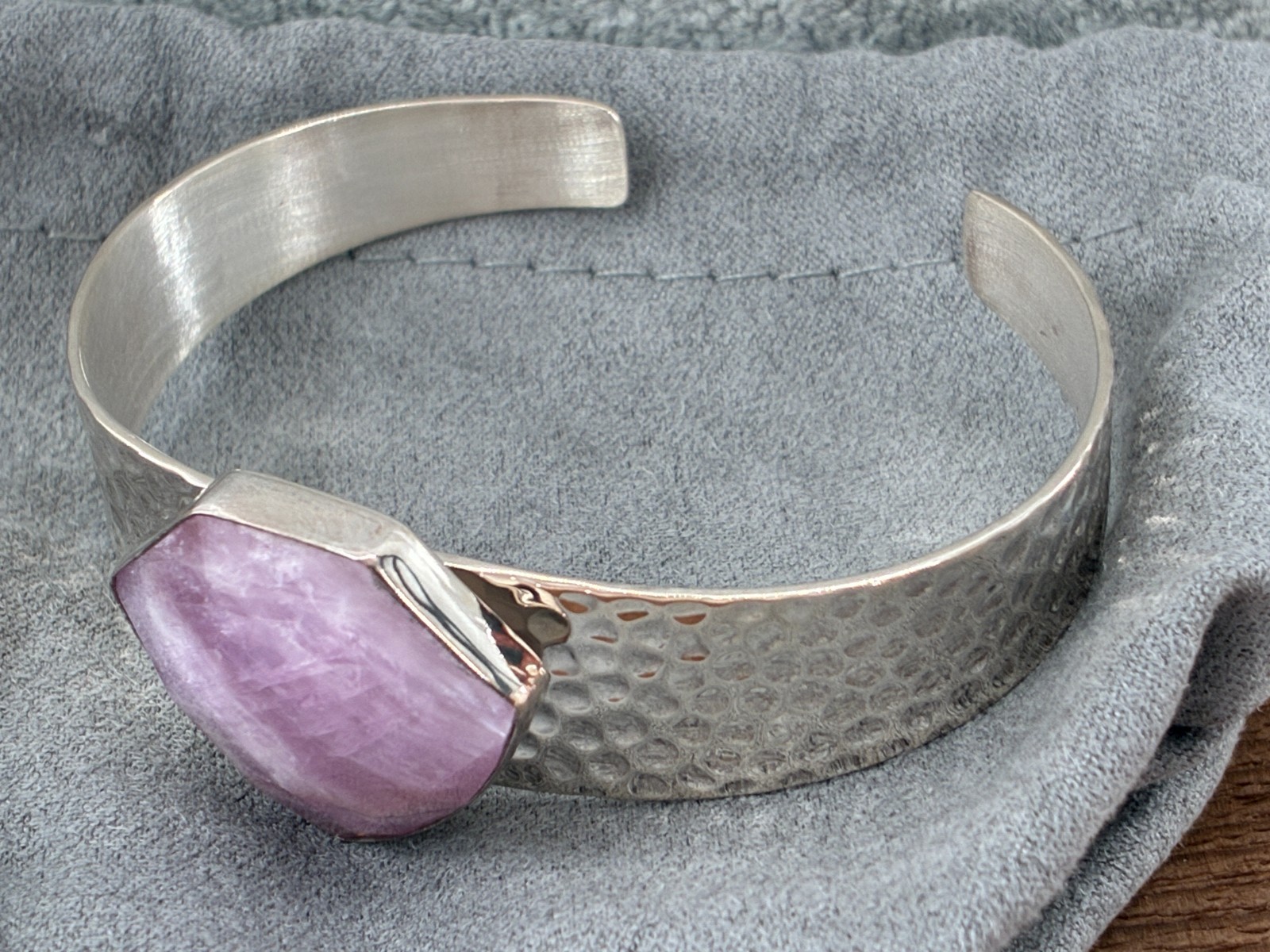 Jay King DTR Lavender Kunzite Hammered Sterling Silver Cuff Bracelet HSN Box 6in
