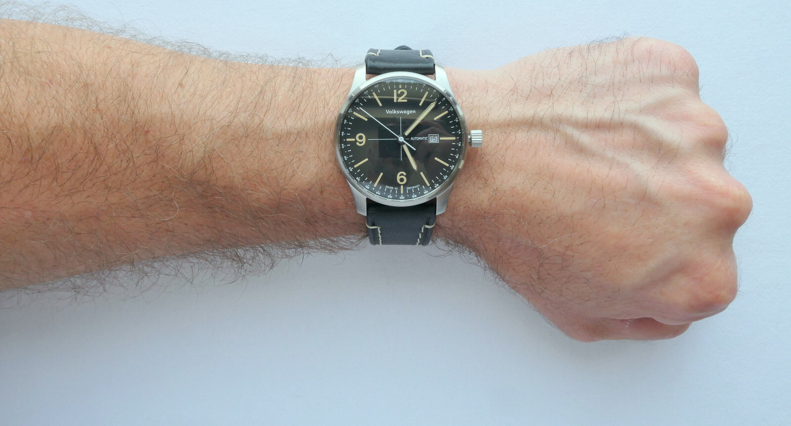 Volkwagen Classic Beetle Bug Car Accessory Aviator Pilot Driver Automatic Watch