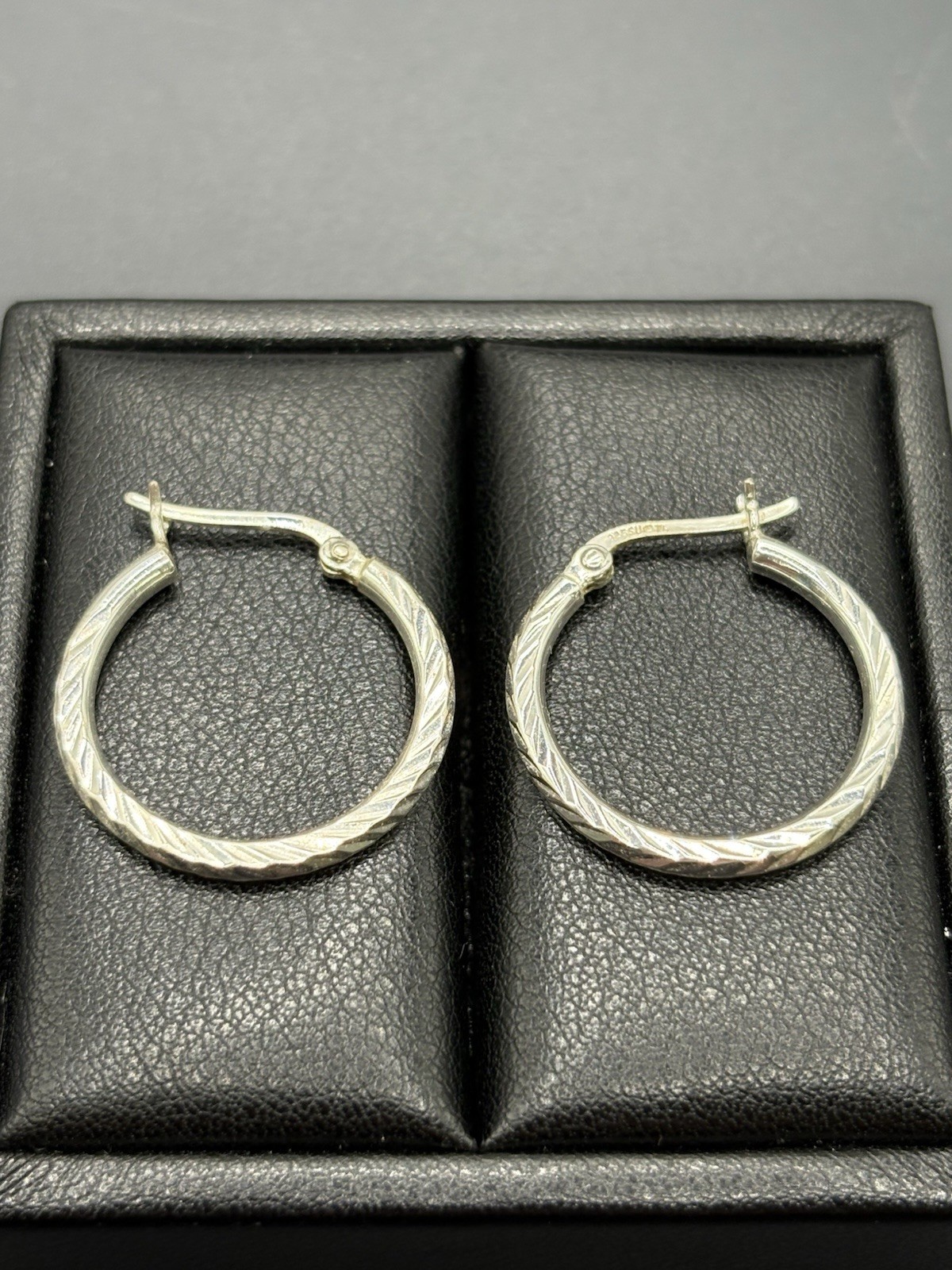 EUC 25MM Textured Sterling Silver Hoop Earrings 3.2 Grams B20