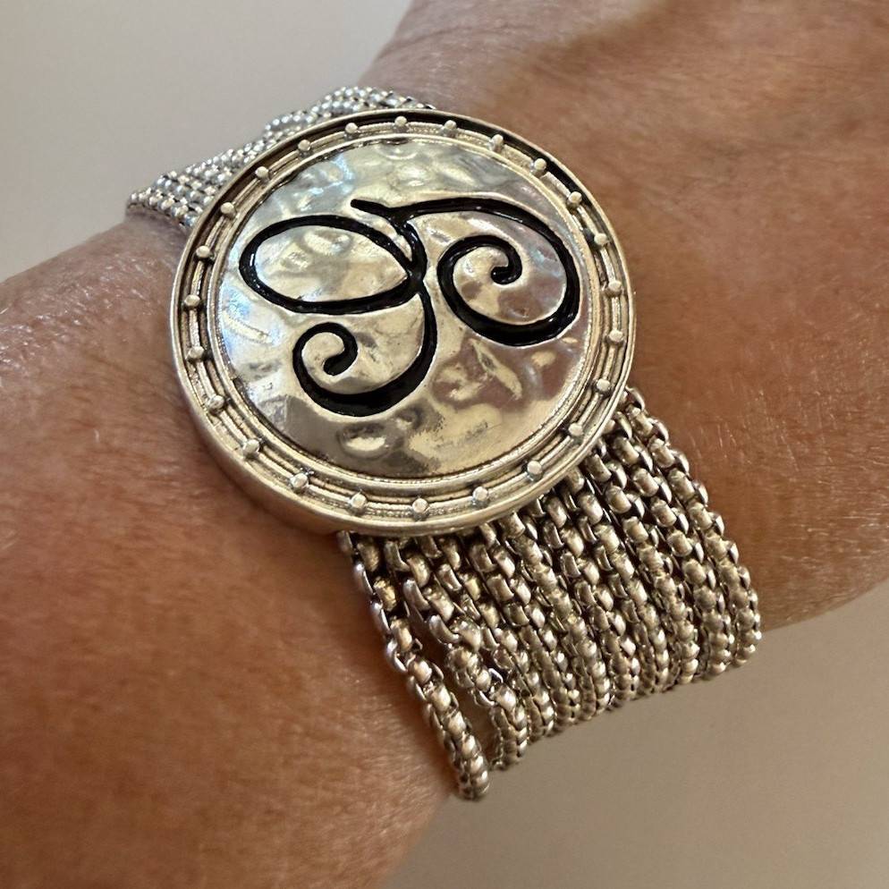 Silver Tone Multi-Strand Mesh Chain Bracelet Round Swirl Center magnetic Clasp