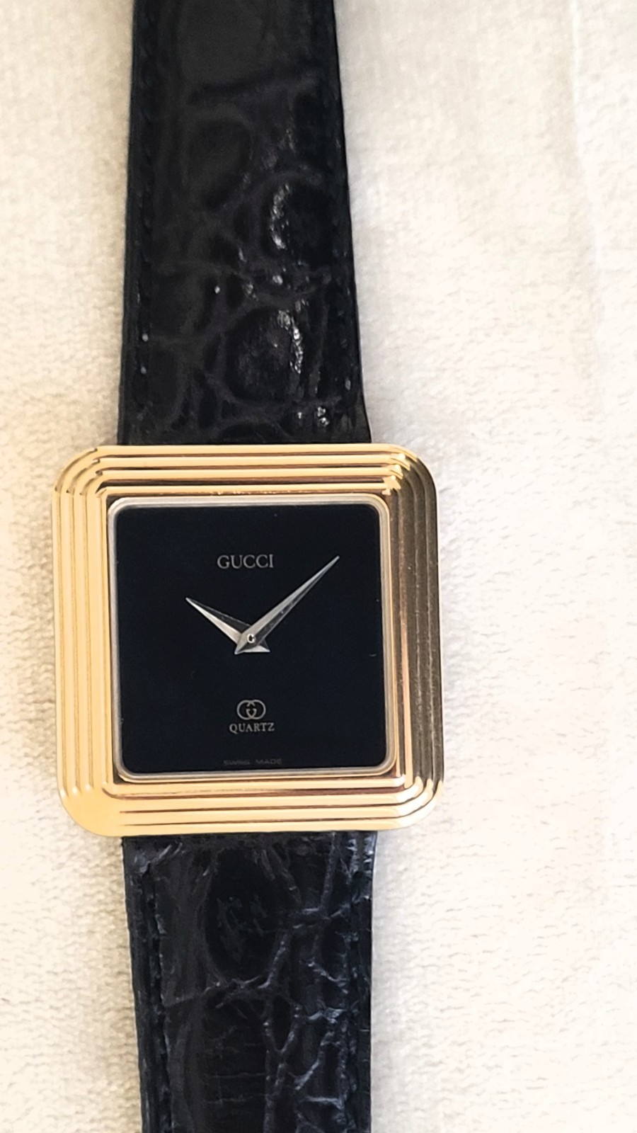 Gucci Ladies💃Watch,Authentic Swiss Made,Beautiful,Scratch Free Crystal,28MM CS