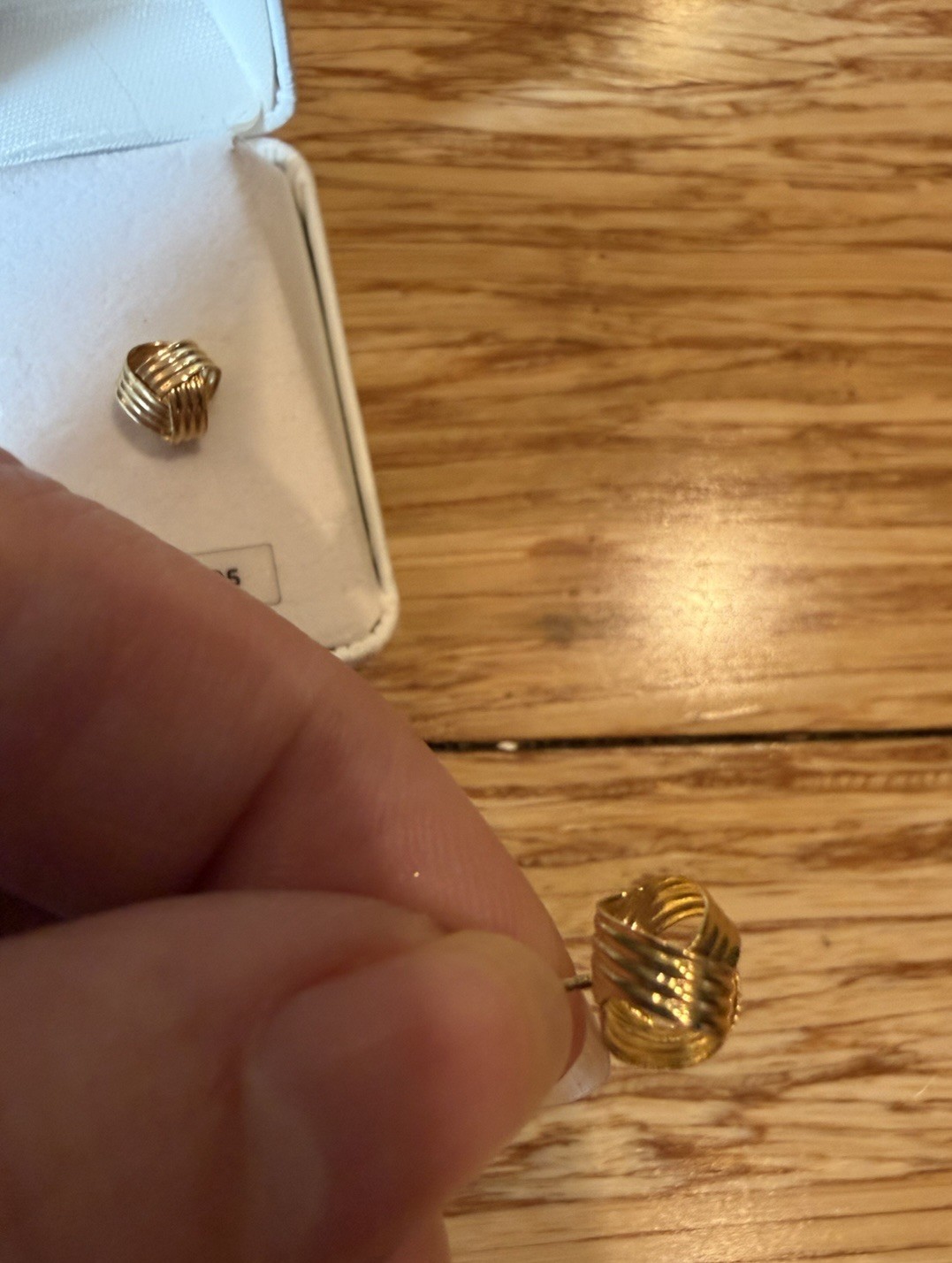 14k Yellow Gold Polished Love Knot Stud Earring .81 grams 10MM