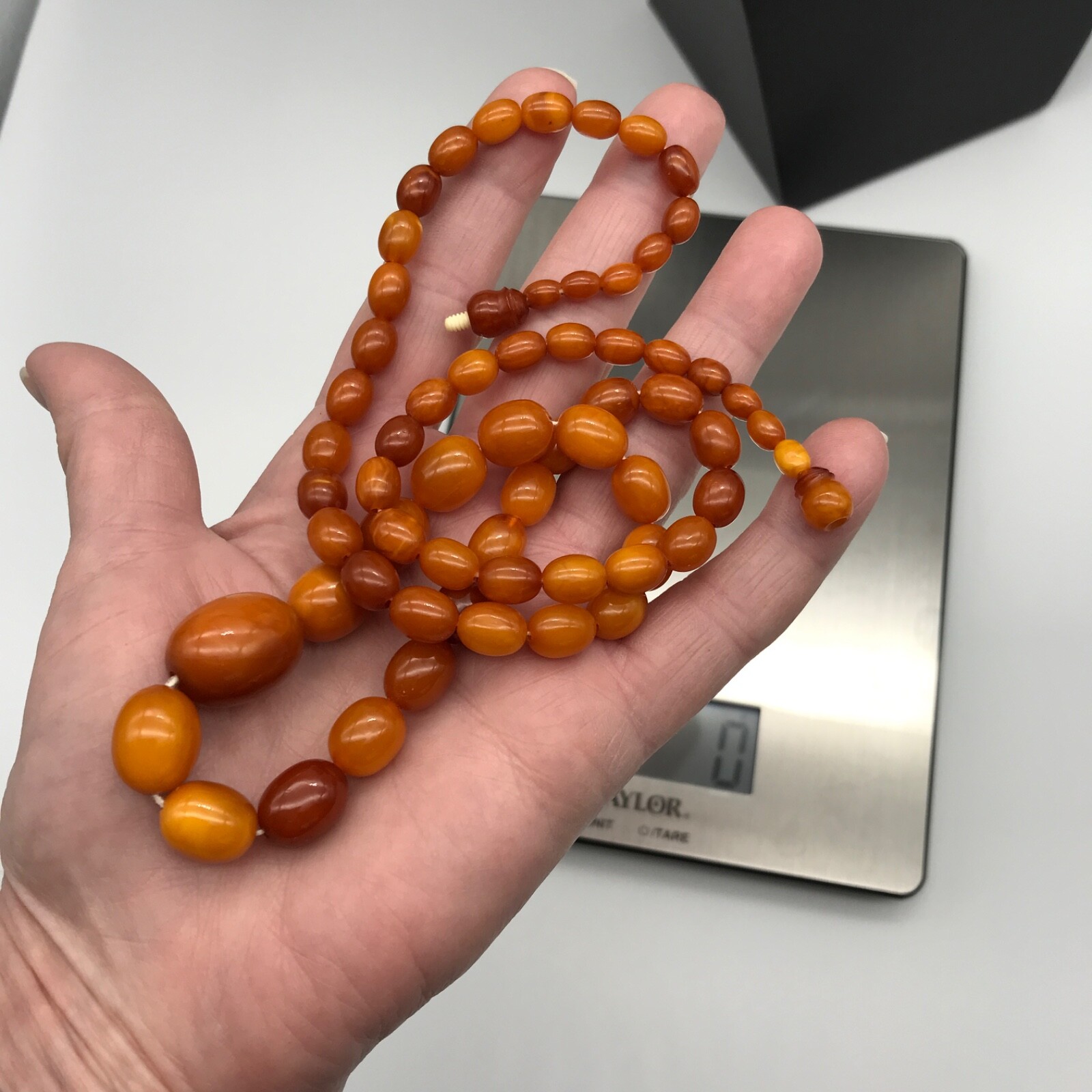 Vintage BUTTERSCOTCH BALTIC AMBER NECKLACE 26″ graduated beads 27g – Exquisite!