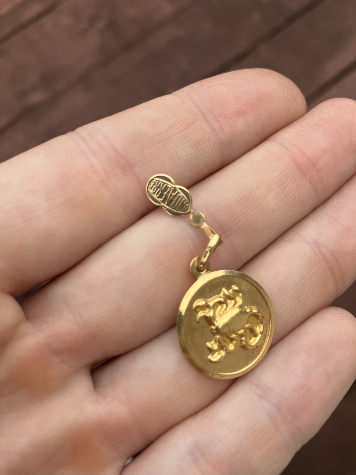 unoaerre Italian 18k gold scorpio pendant 1970s Marked 750 Vintage Jewelry