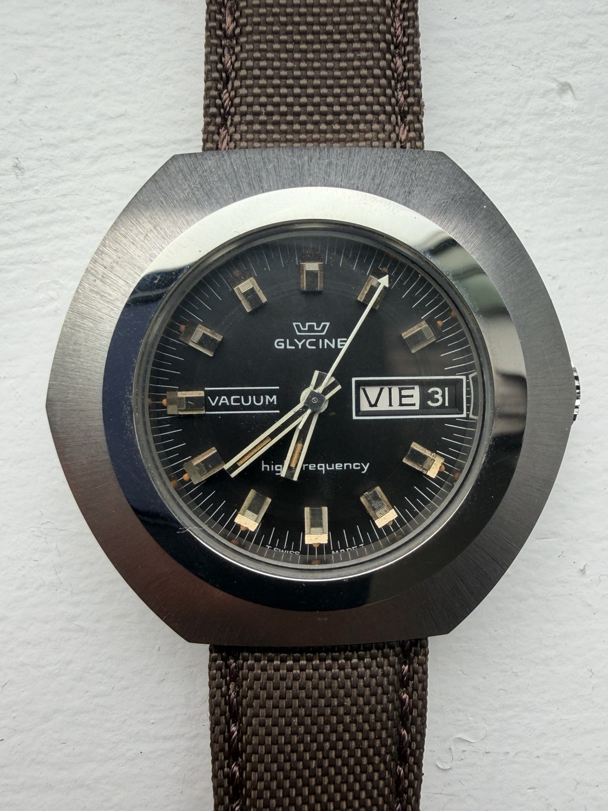 NOS Glycine Vacuum Automatic Spanish Day-Date 42mm Watch
