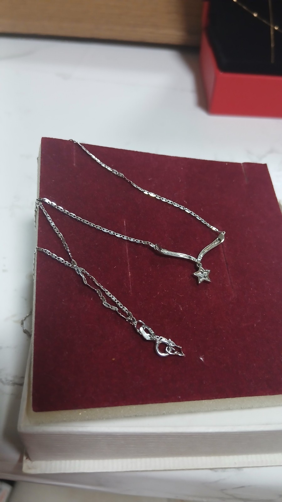 9ct white Gold necklace