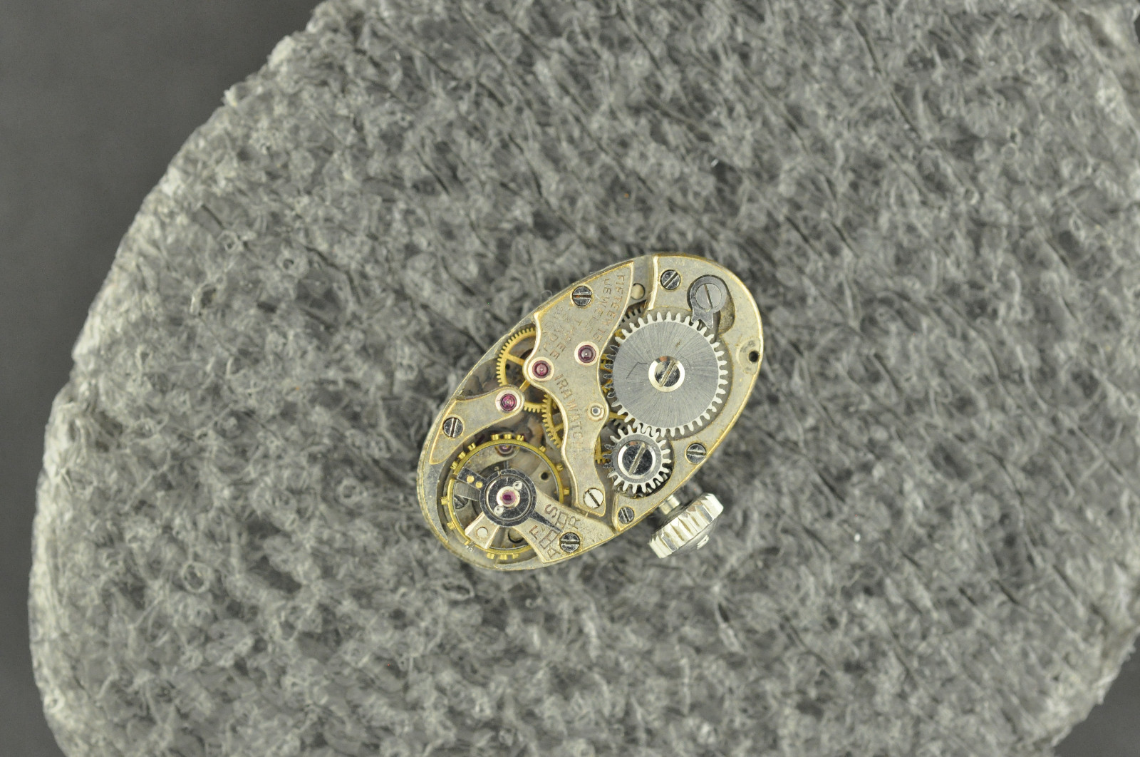 VINTAGE LADIES SWISS IRA WRISTWATCH MOVEMENT RUNNING
