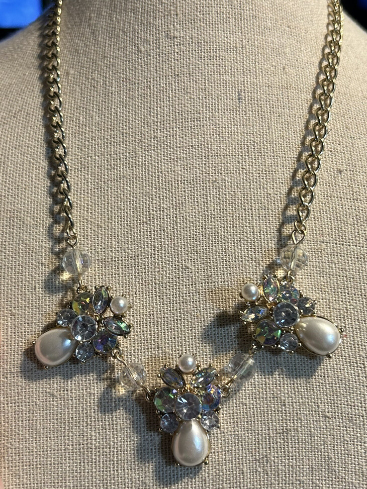 Charming Charlie Gold Tone Necklace And Earrings 18 To 20 Inch Chain