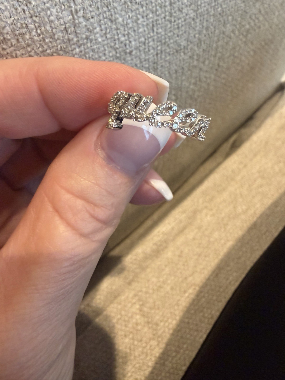 10K White Gold Real Diamond Women’s Cursive “QUEEN” Band Right Hand Ring