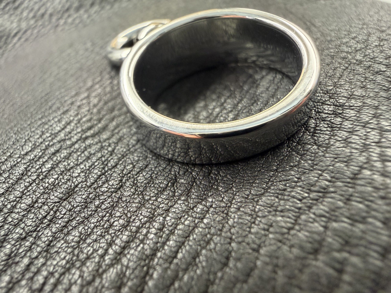 QUATTROFORT Industrial Cyber Gothic O Ring Swivel Shackle Ring Steel Band 7