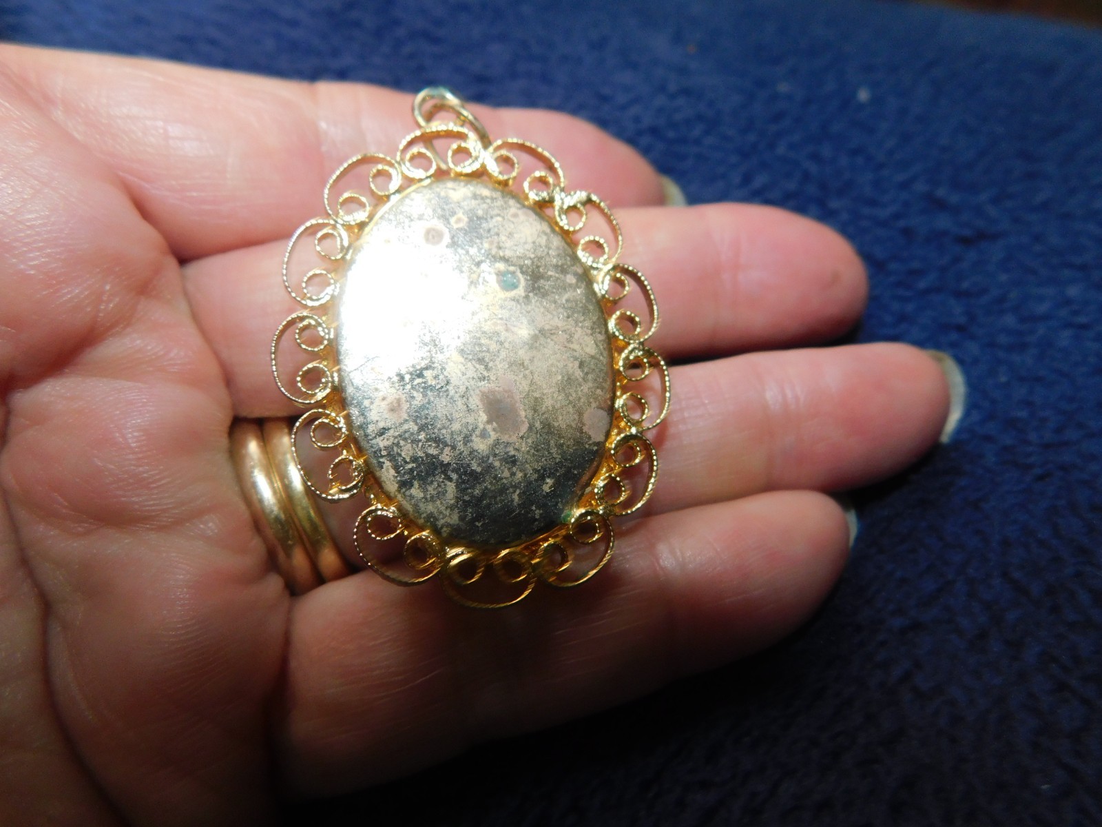 GENUINE VINTAGE GOLD TONE OVAL PENDANT FLORAL PIETRA DURA INLAY MOSAIC WORK
