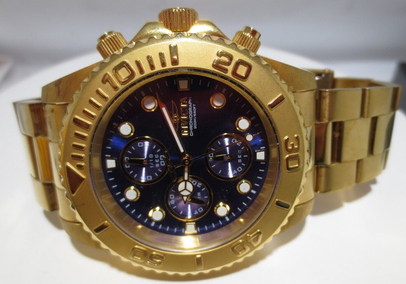 MEN’S INVICTA 19157 QUARTZ CHRONOGRAPH WATCH 43.50 MM CASE 6.75″ LONG (127882-4)