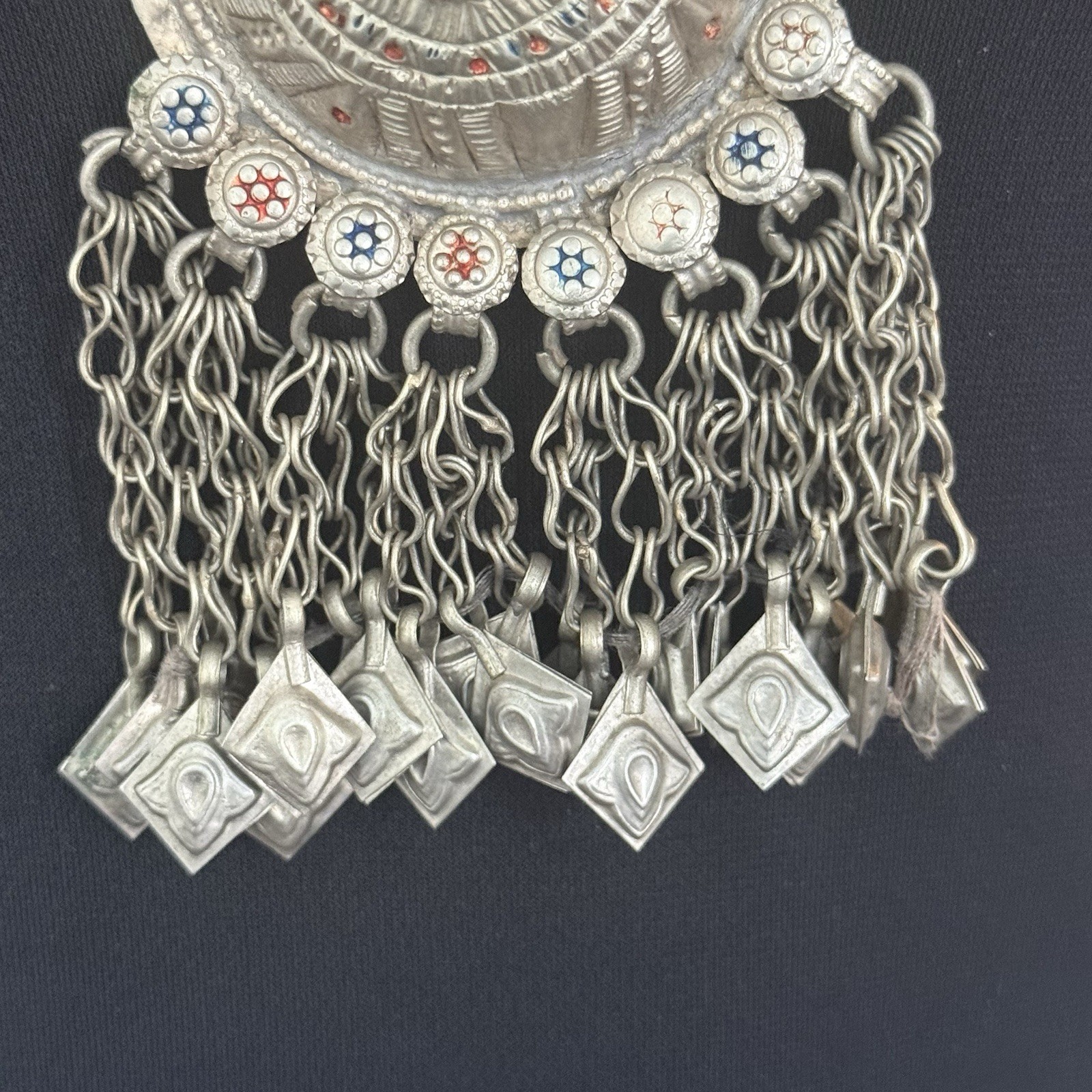 Silver Tone Rope Chain Statement Necklace Round Charm Pendant Red/Green Tassel