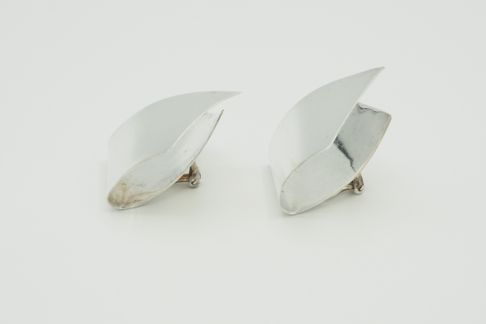VTG Susan Cummings sterling silver folded abstract Modern large clip on earrings