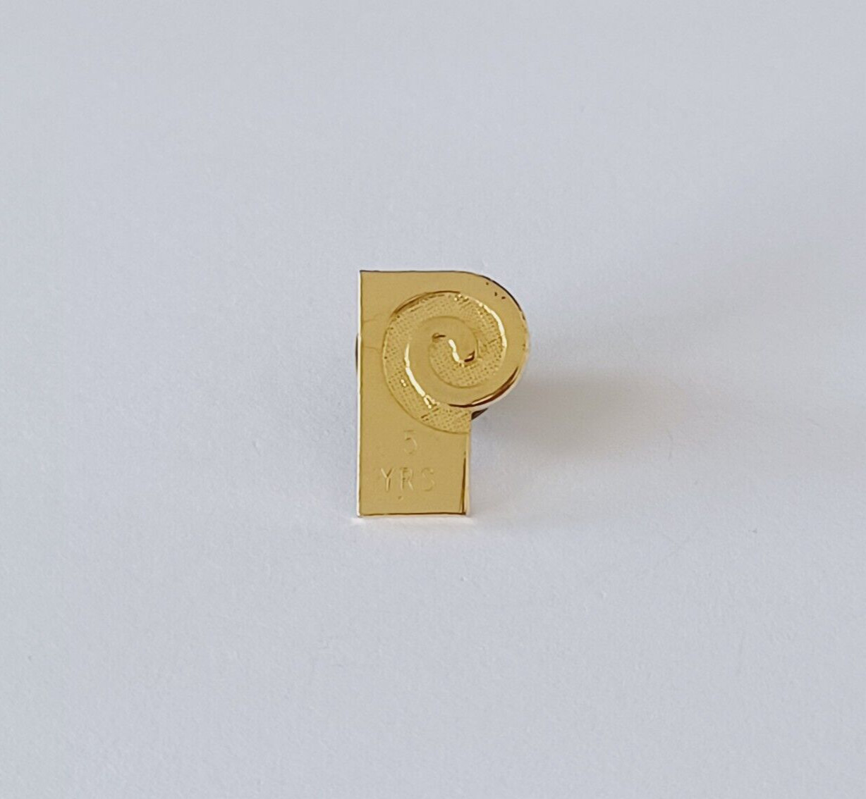 Gold Tone P 5 YRS 5 Years Tac Label Pin