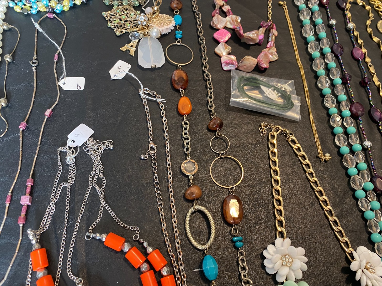 huge lot necklaces jewelry 50+ necklace beaded chain pendant etc. collection N2