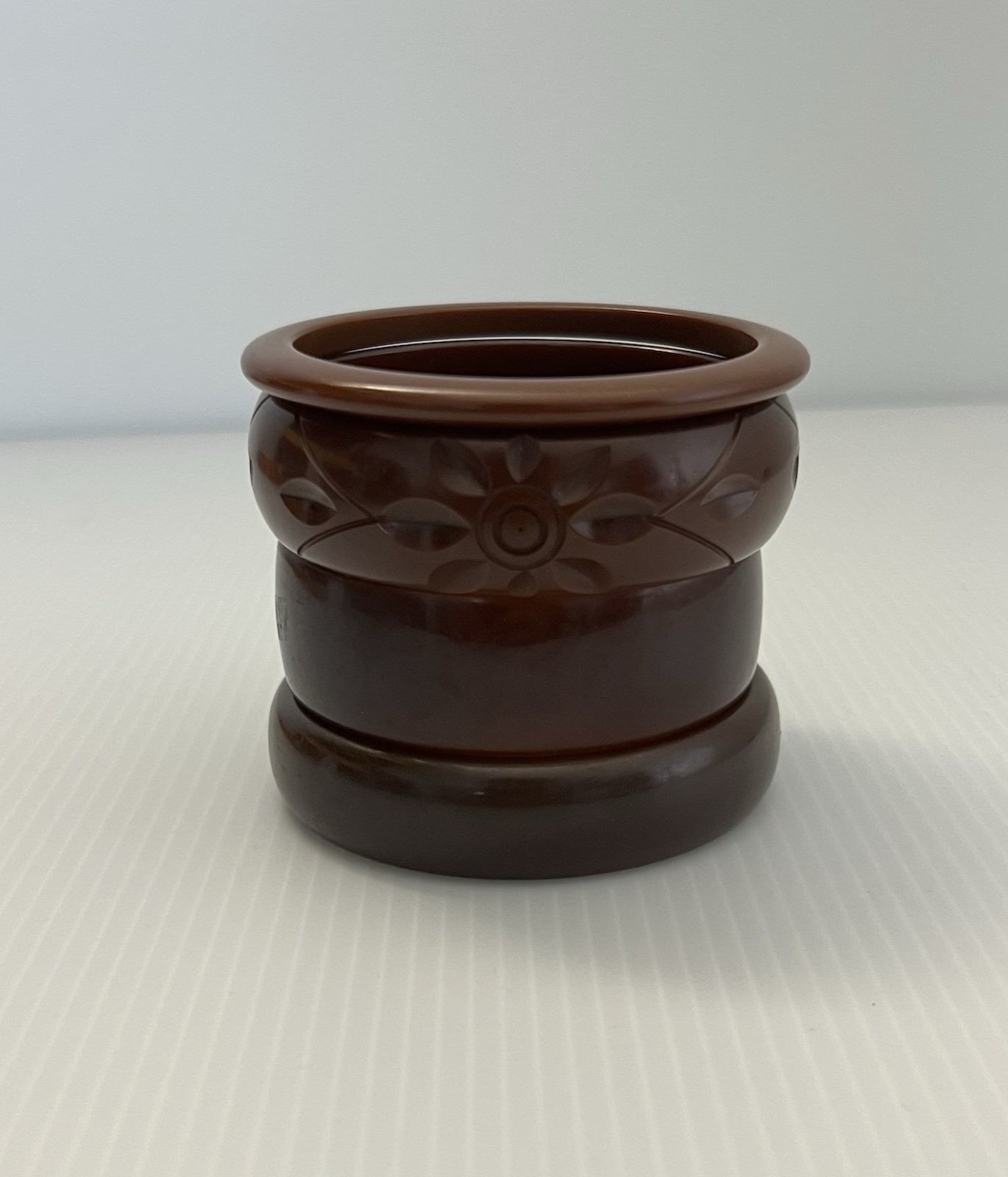 VTG Dark Brown Bakelite Bangle Bracelets – Lot of 4 – Diff Sizes – 1 Carved