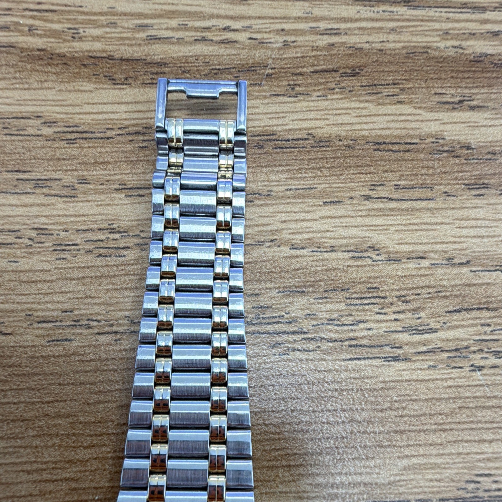 Gucci 9040L Quartz Gold Dial Two-Tone Stainless Bracelet Date Vintage 26mm