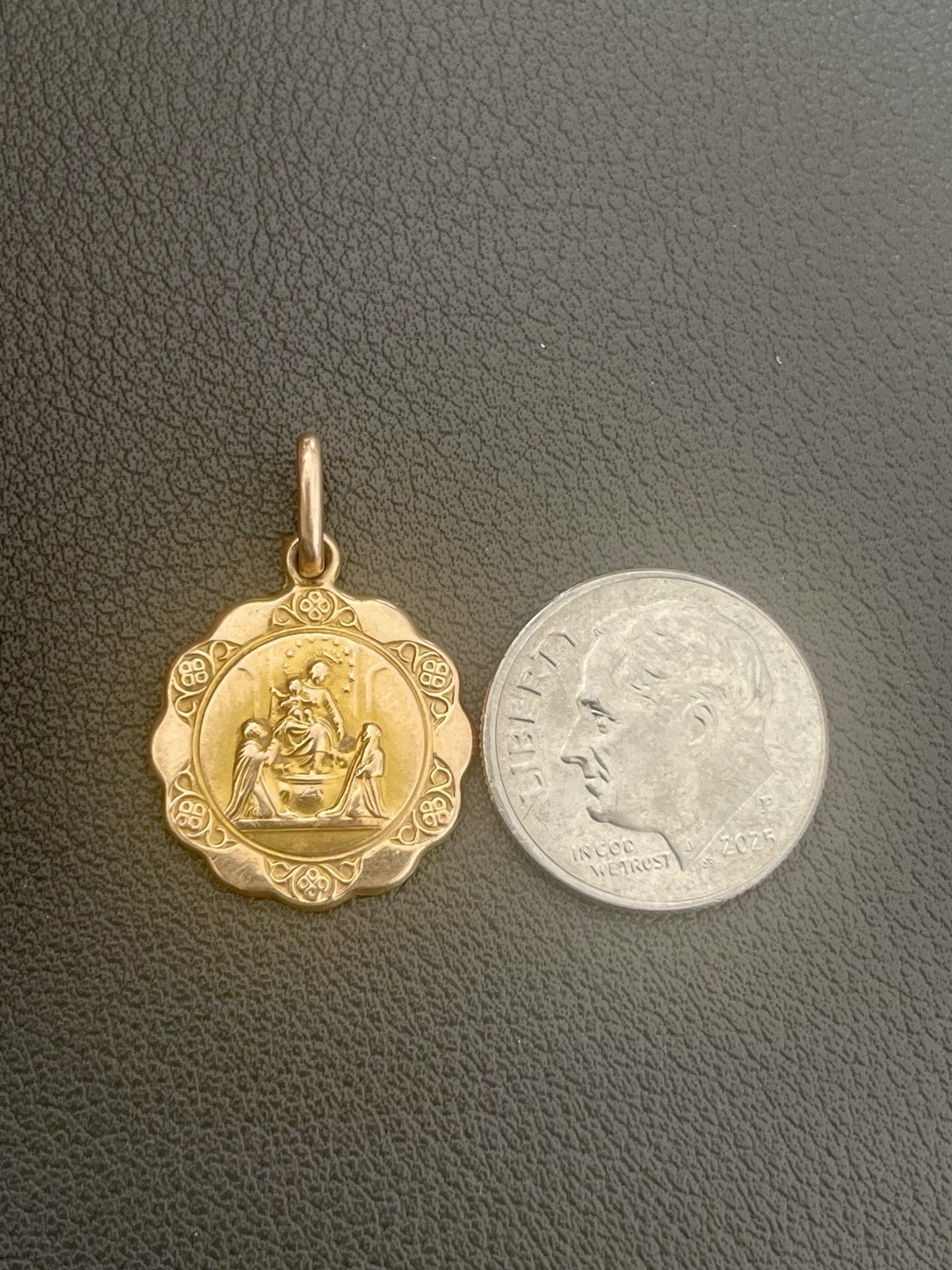 UnoAErre 12KT Gold Religious Mother And Child Italian Pendant (H95)