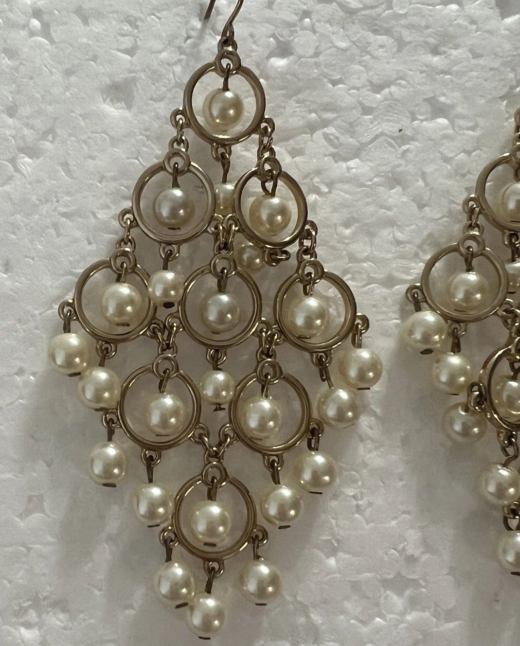 Elo7 Gold Tone Simulated Pearls Dangling Chandelier Earrings 3.5”