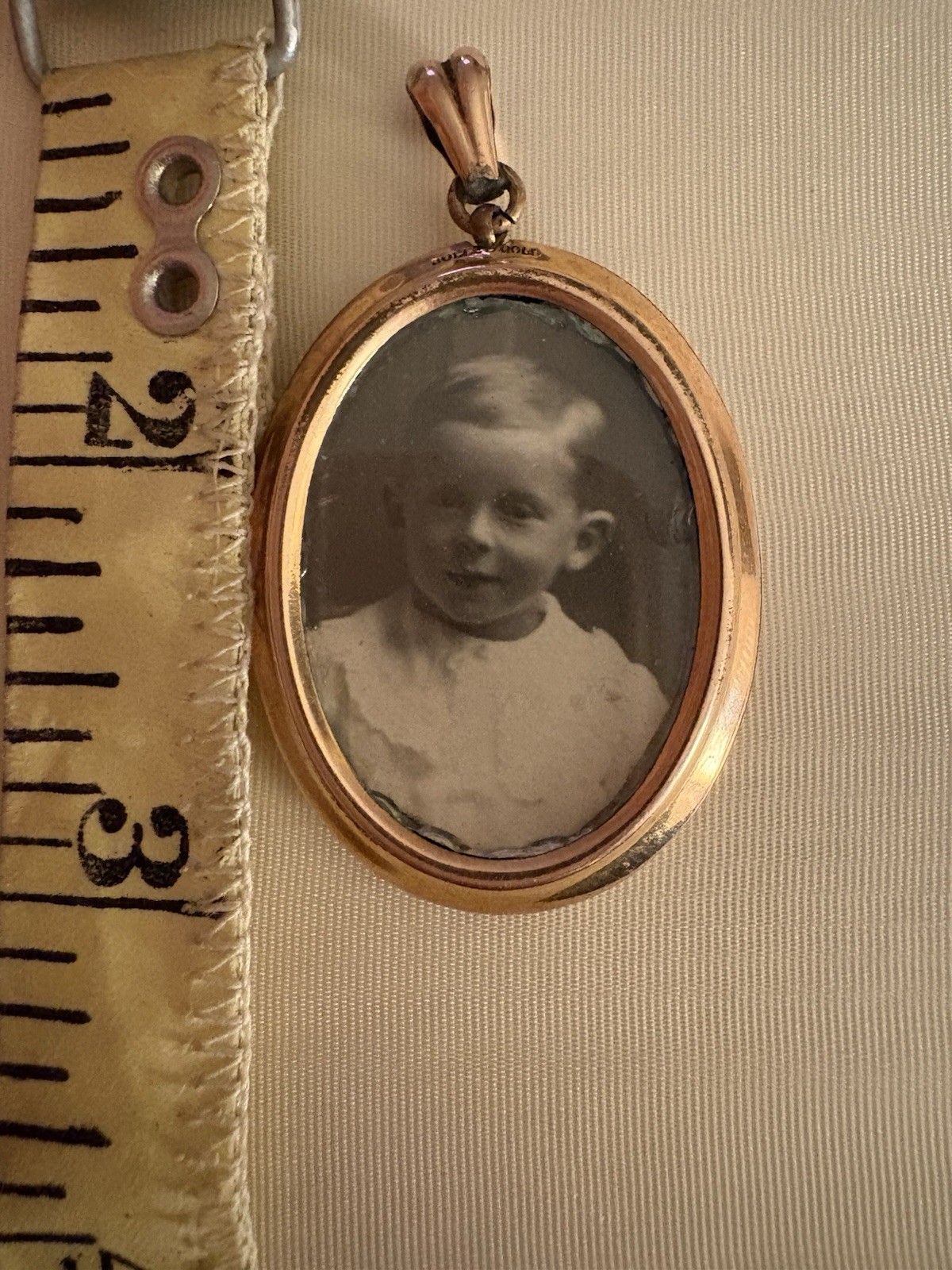 Antique Oval Rolled Gold? Double Sided Glass Front Locket Pendant 2 Photos