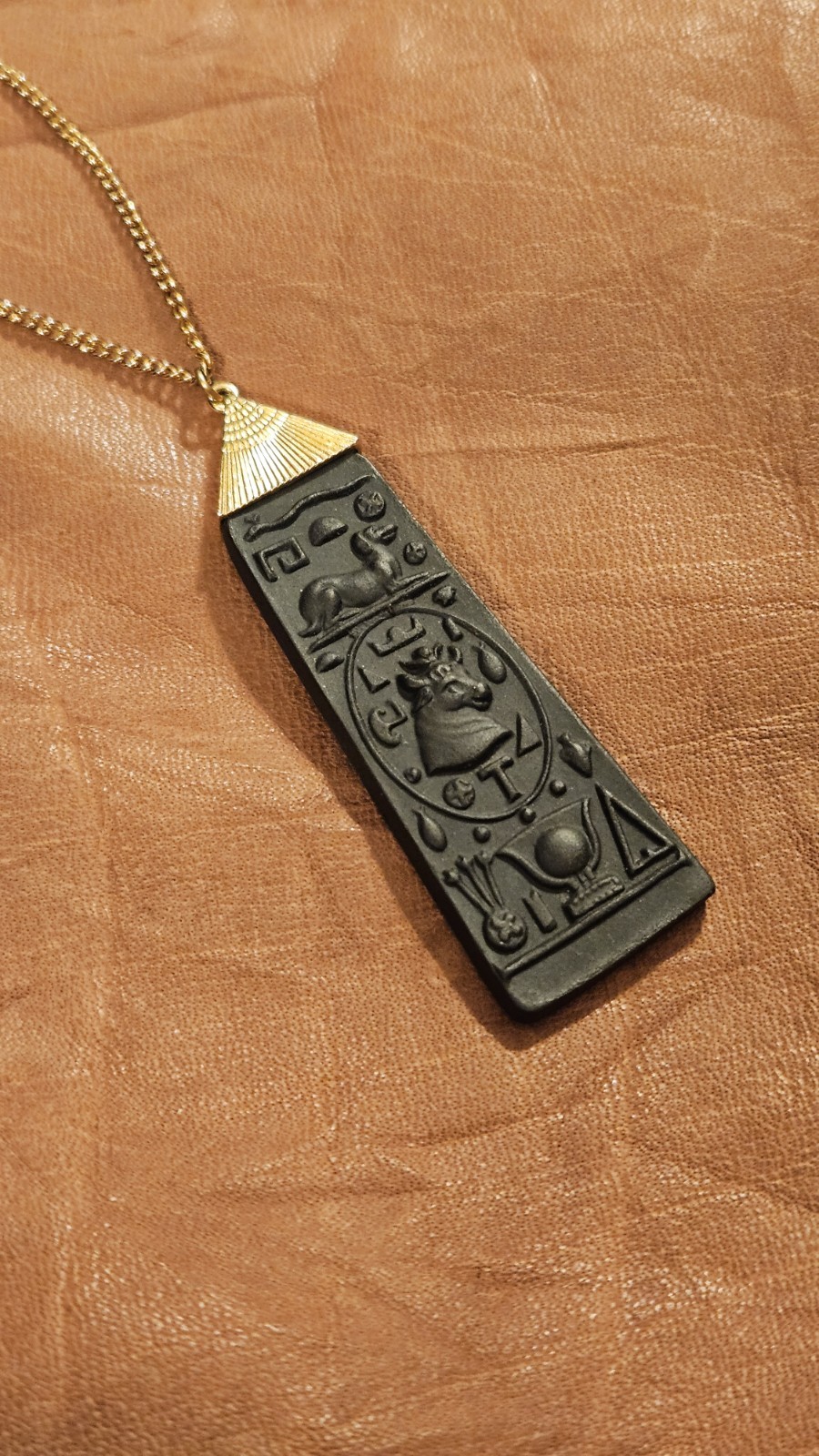 VNTG 70’s Wedgwood Egyptian Obelisk Hieroglyphics Black Jasper Pendant Necklace