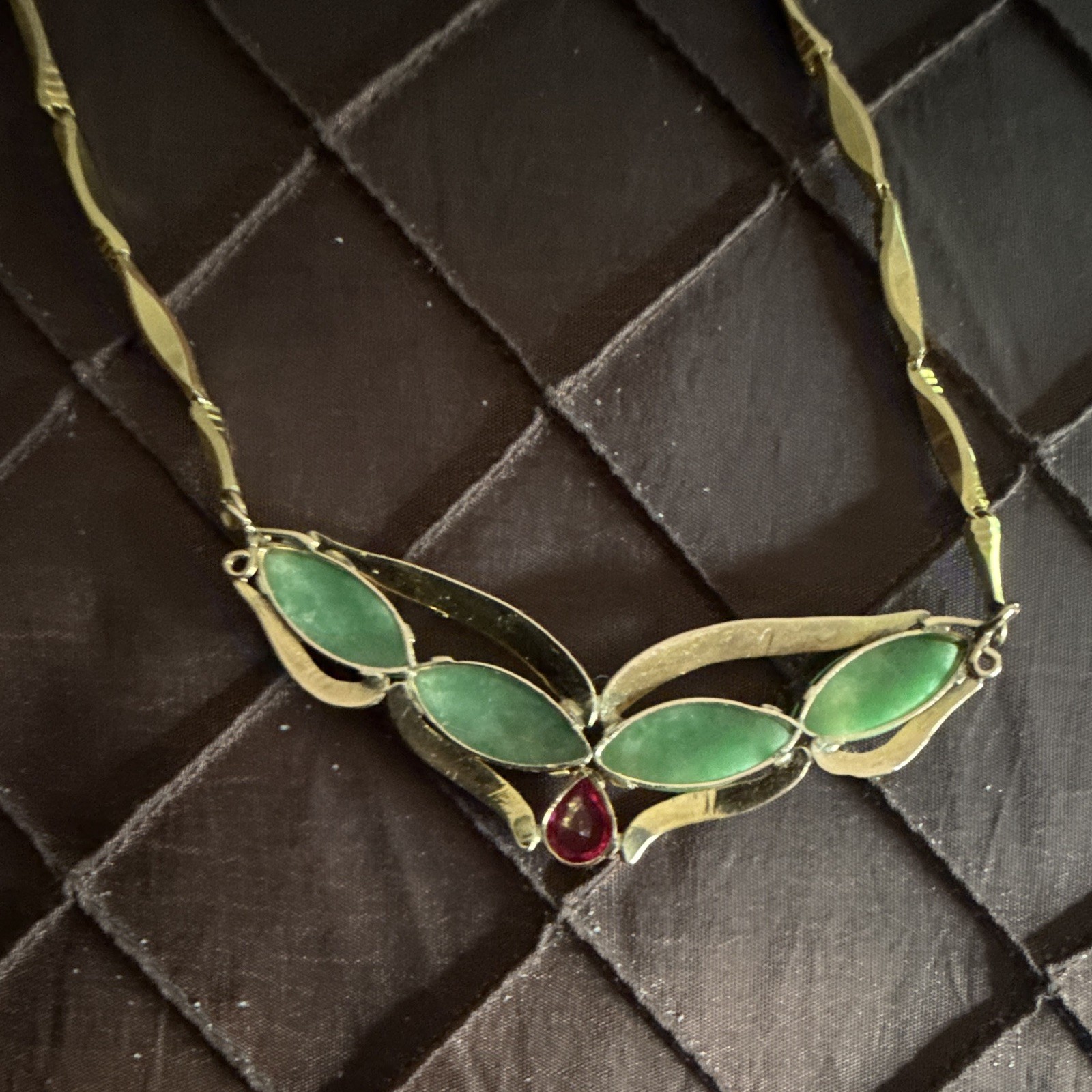 Gold-Tone Bar Link Necklace Green Oval SKade Asymmetrical Pendant Red stone