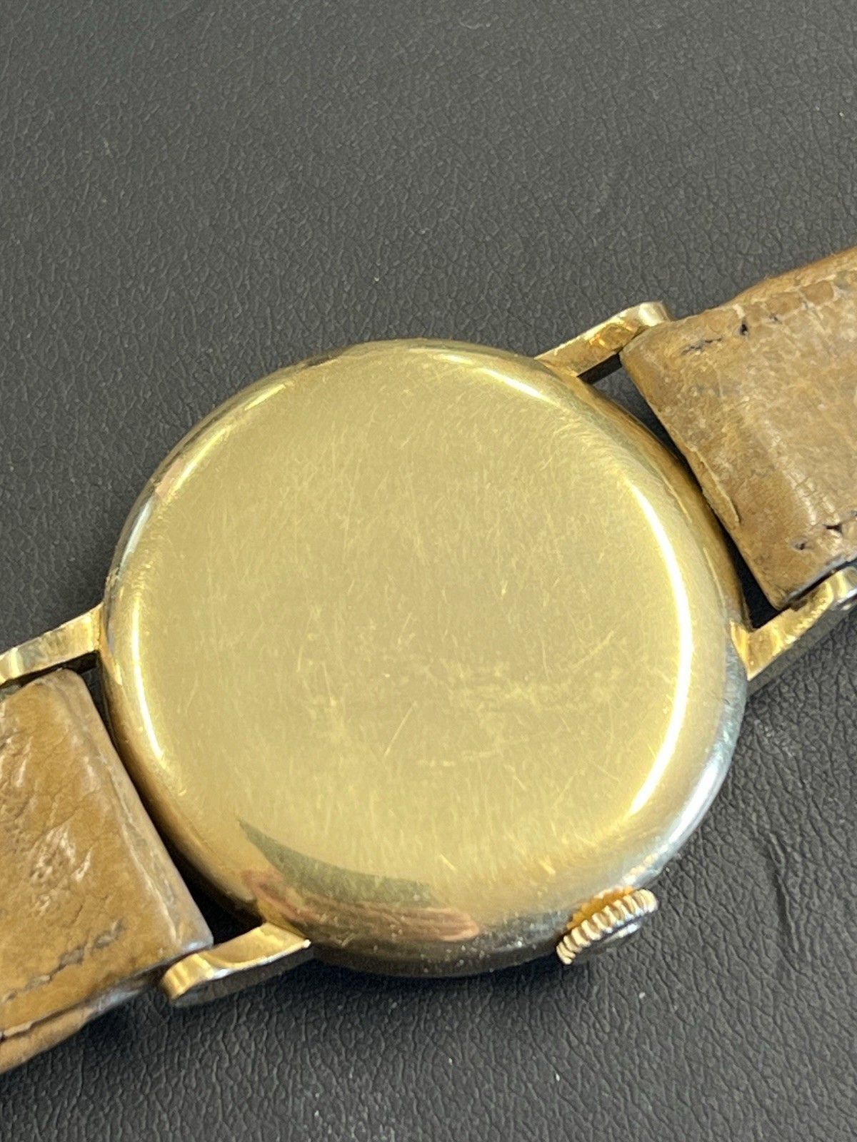 1944 Omega Chronometer ref. 2367 – 18K Gold – Pie Pan Dial – 35.4 mm – Working