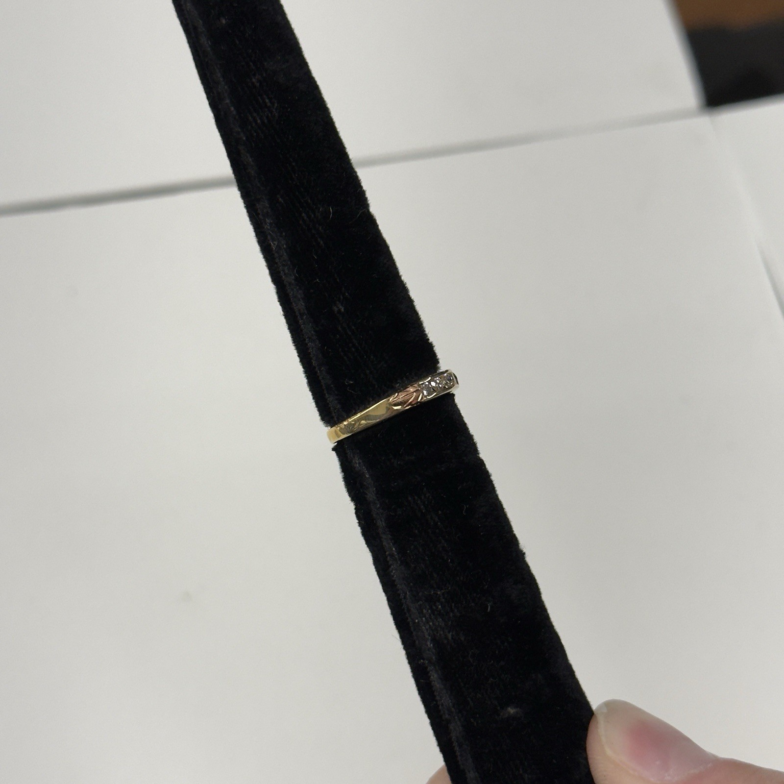 Landstrom’s Black Hills Gold 5 Natural Diamond Wedding Band .25CTW 10K Sz 7