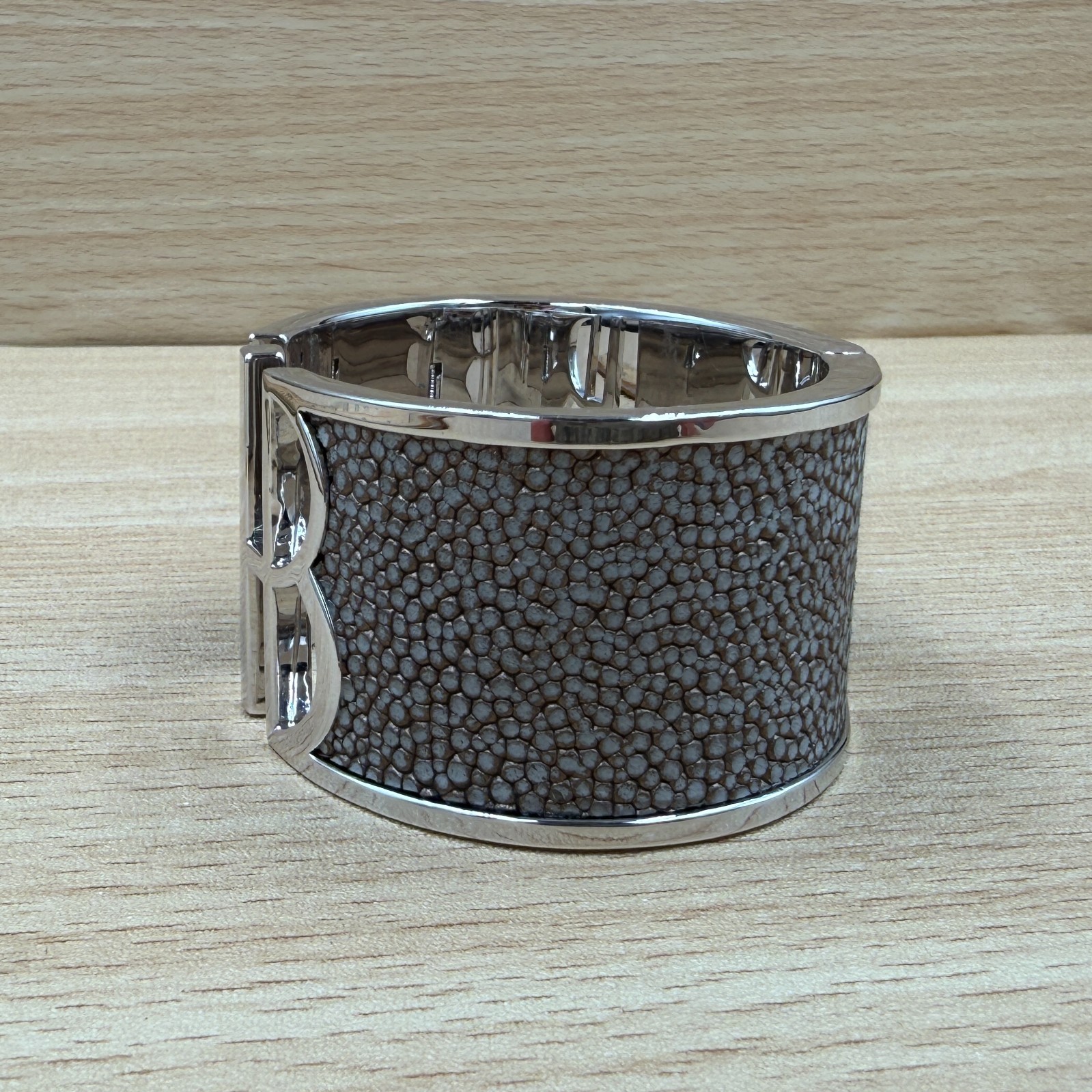 Henri Bendel Logo Pebbled Leather Hinged Cuff NWOT FREE SHIPPING