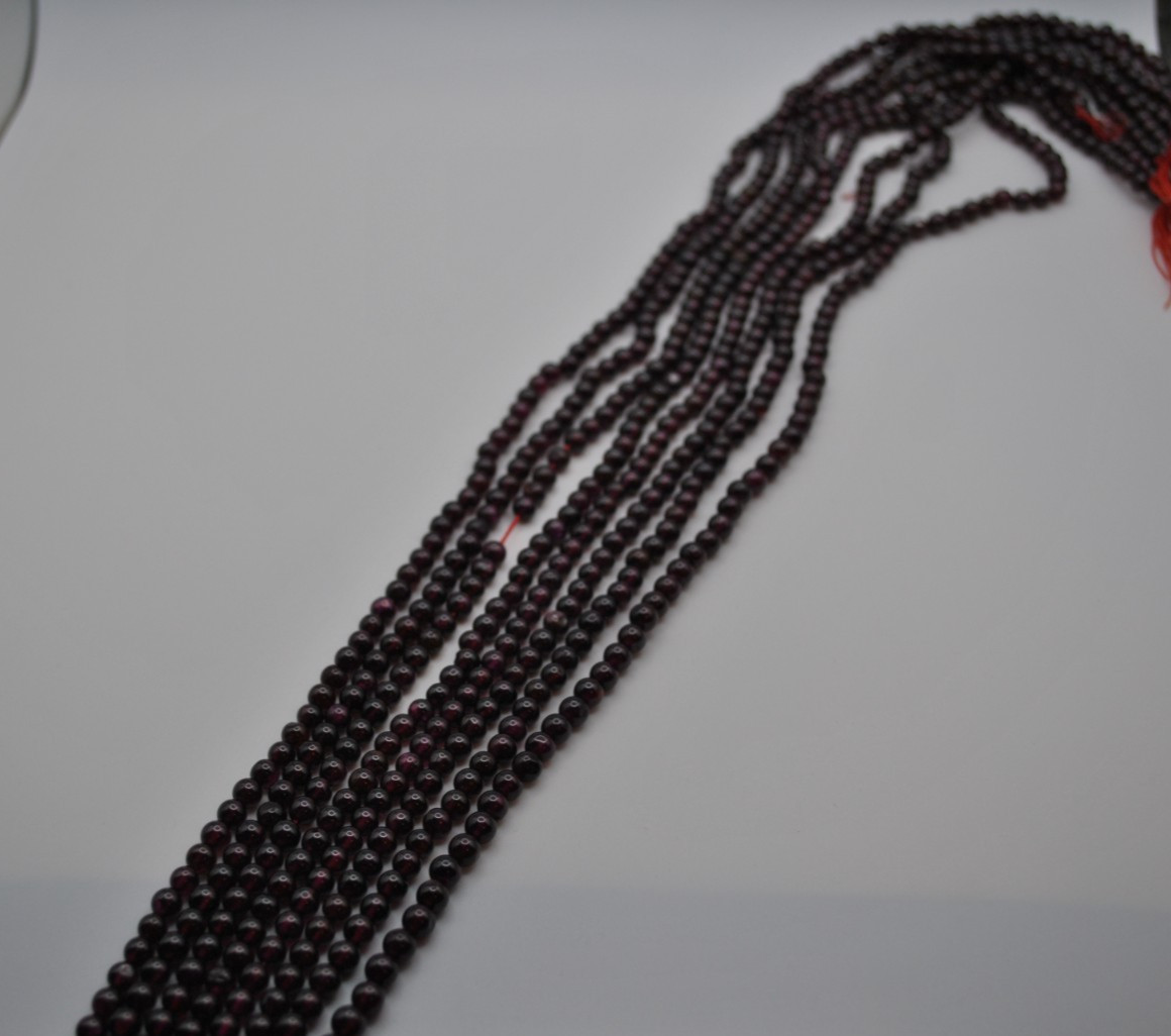 Garnet Round Gemstone Strand with Smooth Stones (No Clasp)